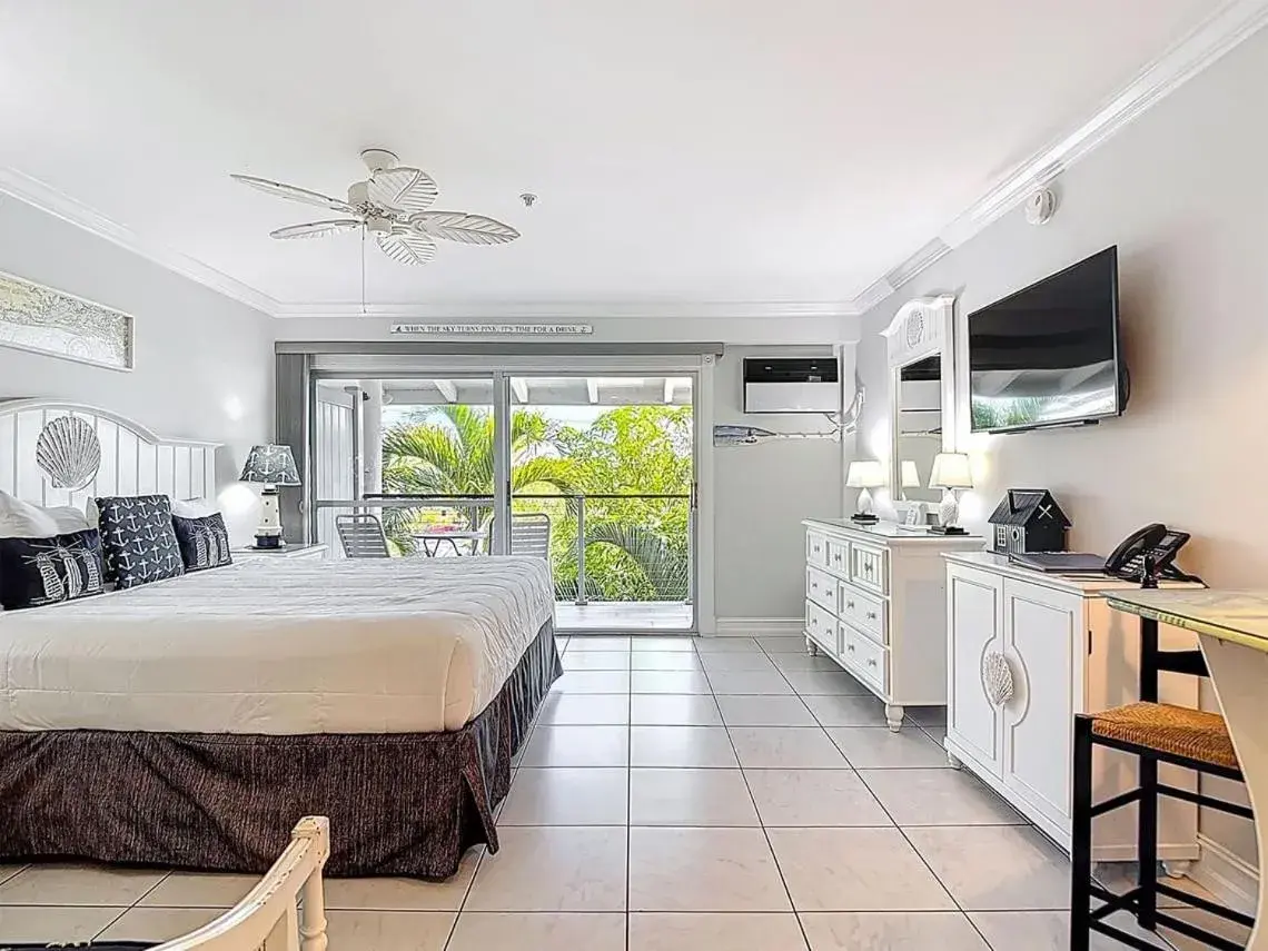 Superior King Room in Cove Inn on Naples Bay Superior King Room in Cove Inn on Naples Bay