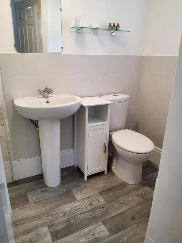 Budget Double Room in Woodlands Lodge Hotel Budget Double Room in Woodlands Lodge Hotel