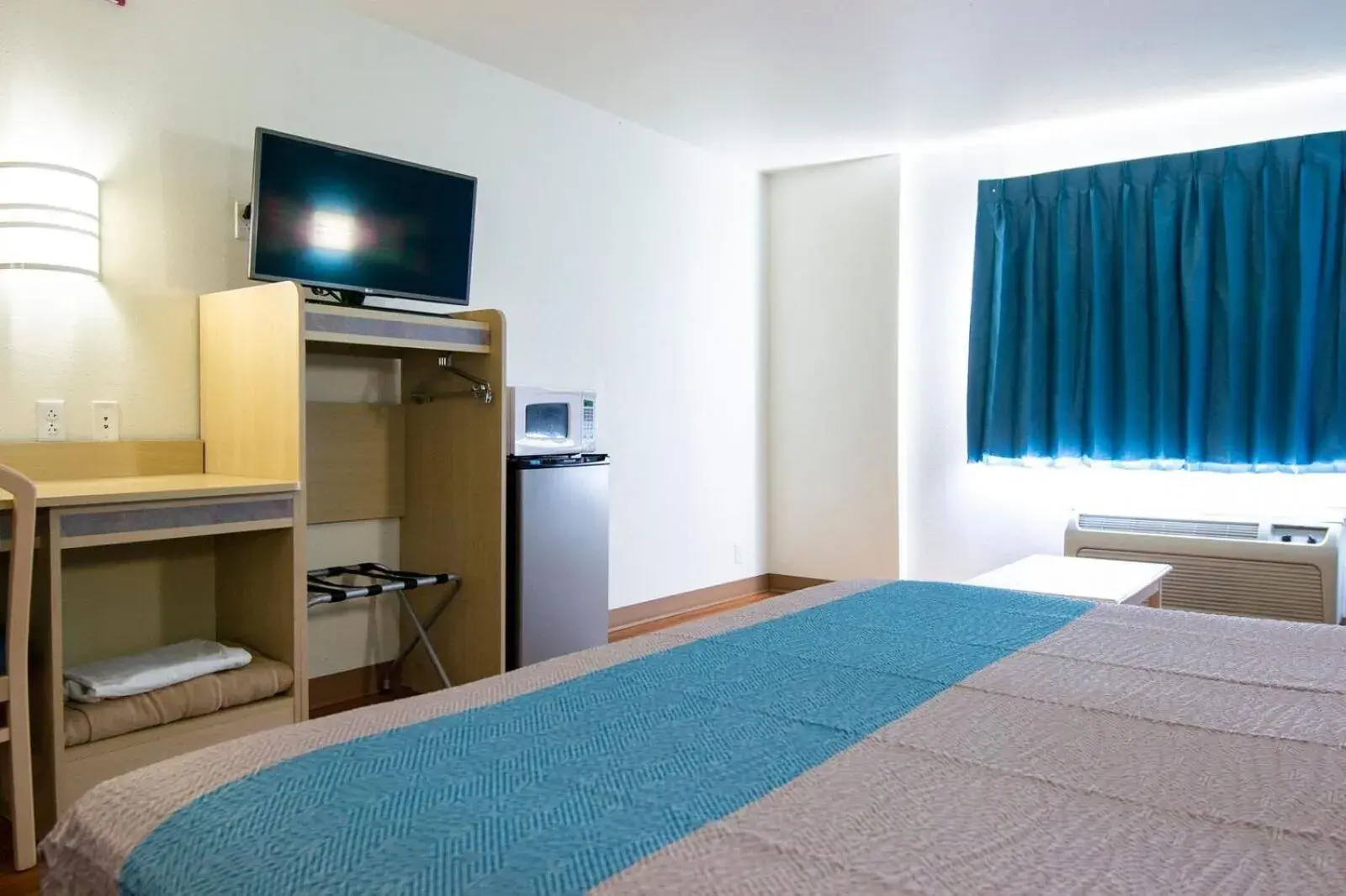 King Room - single occupancy - Non-Smoking in Motel 6-Las Cruces, NM - Telshor King Room - single occupancy - Non-Smoking in Motel 6-Las Cruces, NM - Telshor
