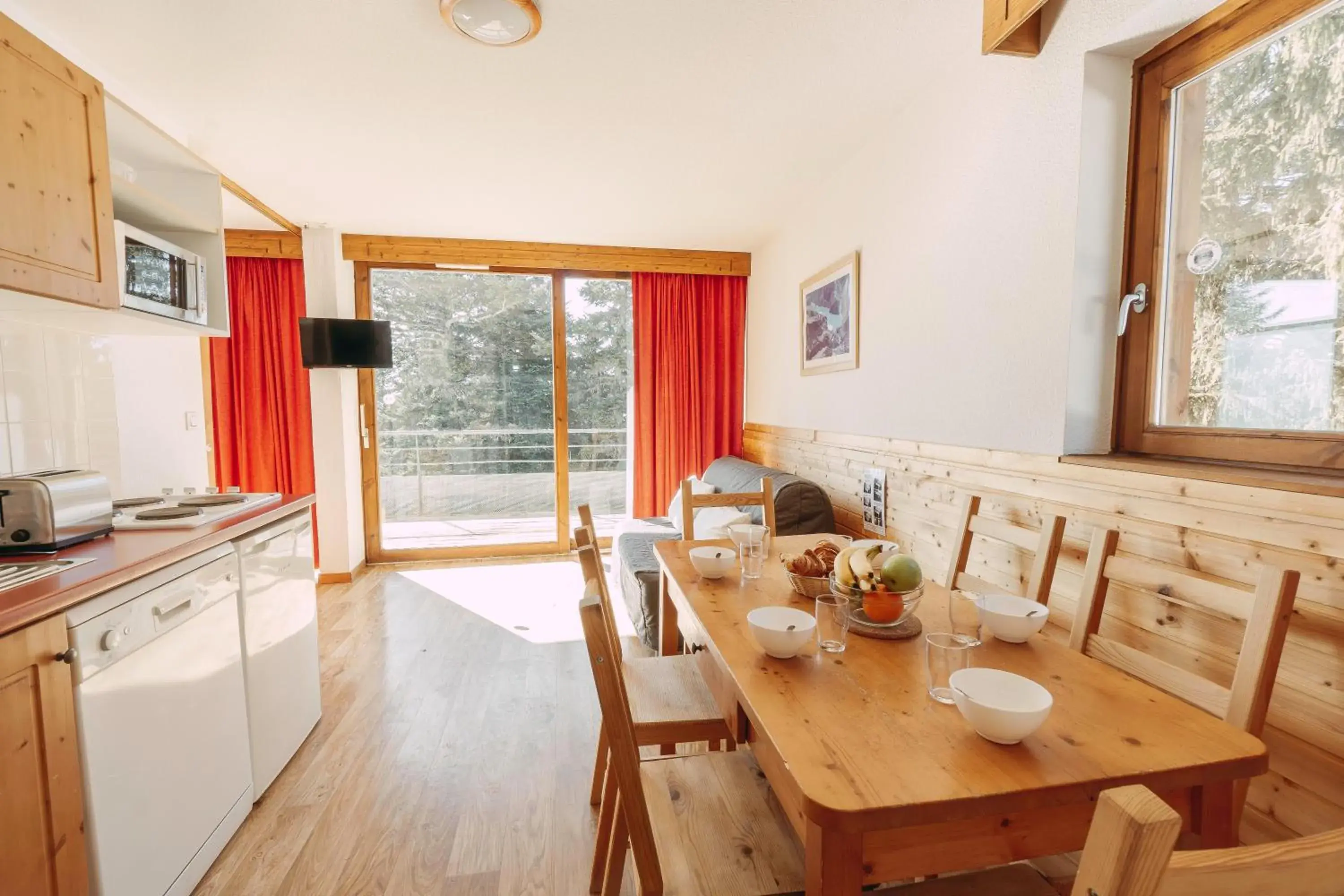 One-Bedroom Apartment (6 Adults) with Mountain View in Résidence Les Villages du Bachat One-Bedroom Apartment (6 Adults) with Mountain View in Résidence Les Villages du Bachat