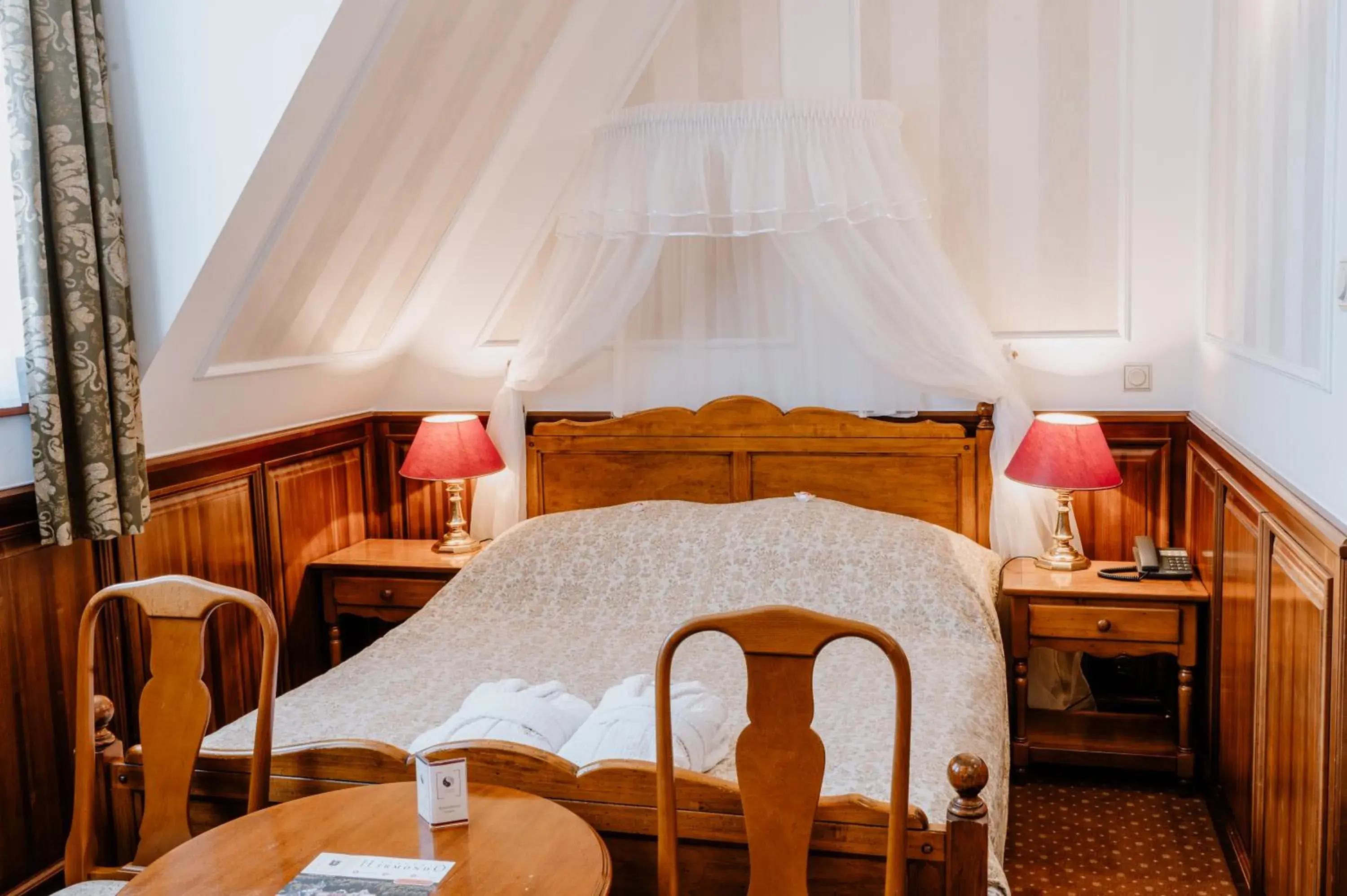 Economy Double Room in Kastélyhotel Sasvár Resort Economy Double Room in Kastélyhotel Sasvár Resort