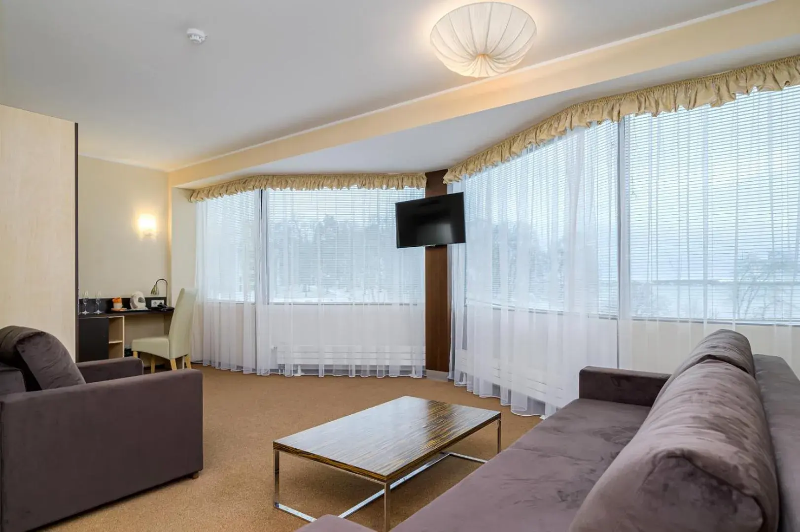 Family Lux Room with Bath and Pool and Sauna Access in Hotel Rocca al Mare Family Lux Room with Bath and Pool and Sauna Access in Hotel Rocca al Mare