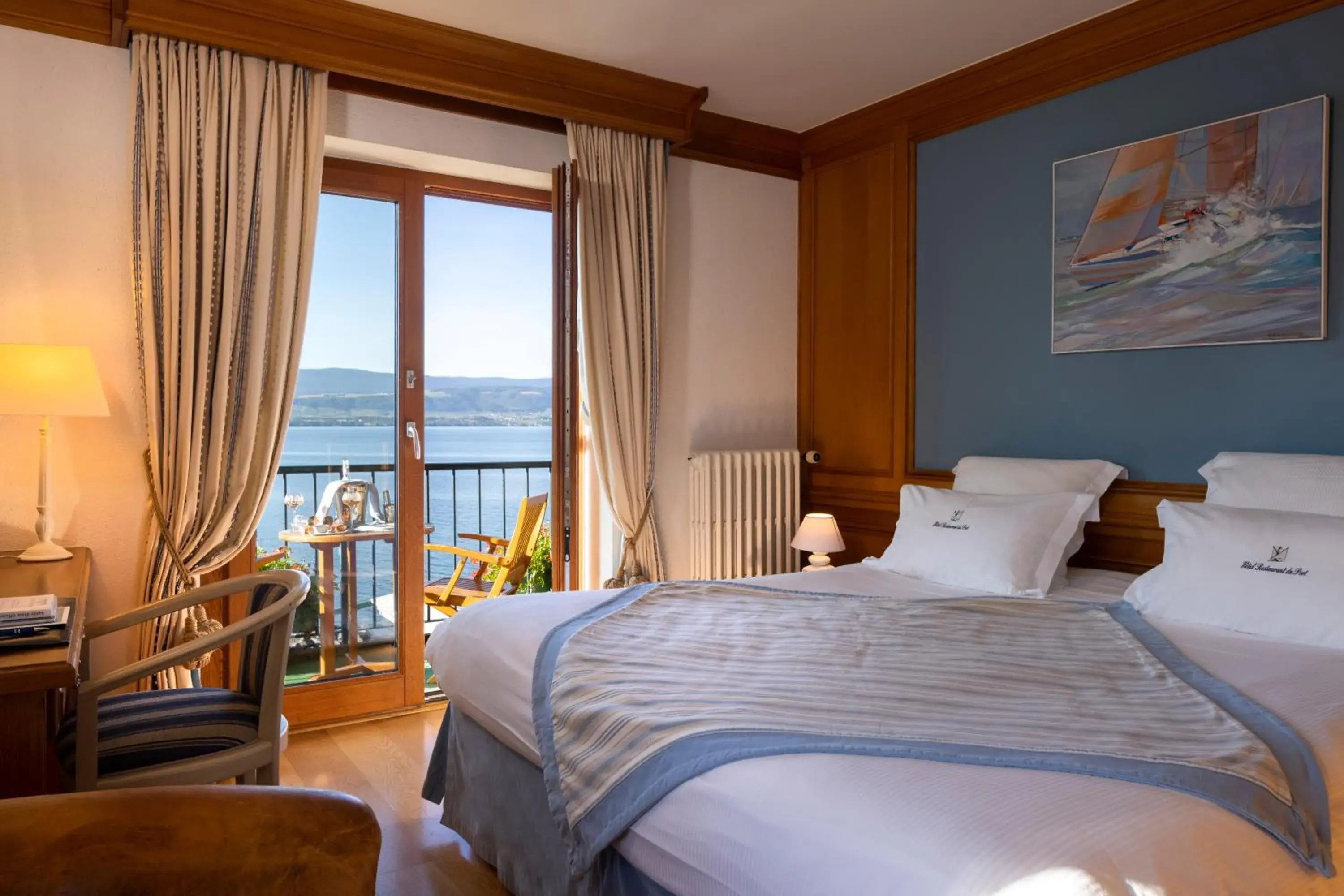 Superior Room with Lake View in Hôtel Restaurant Du Port Superior Room with Lake View in Hôtel Restaurant Du Port