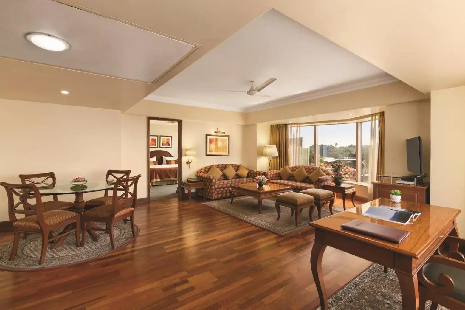 Deluxe Suite with Sea View in Ramada Plaza By Wyndham Palm Grove Deluxe Suite with Sea View in Ramada Plaza By Wyndham Palm Grove