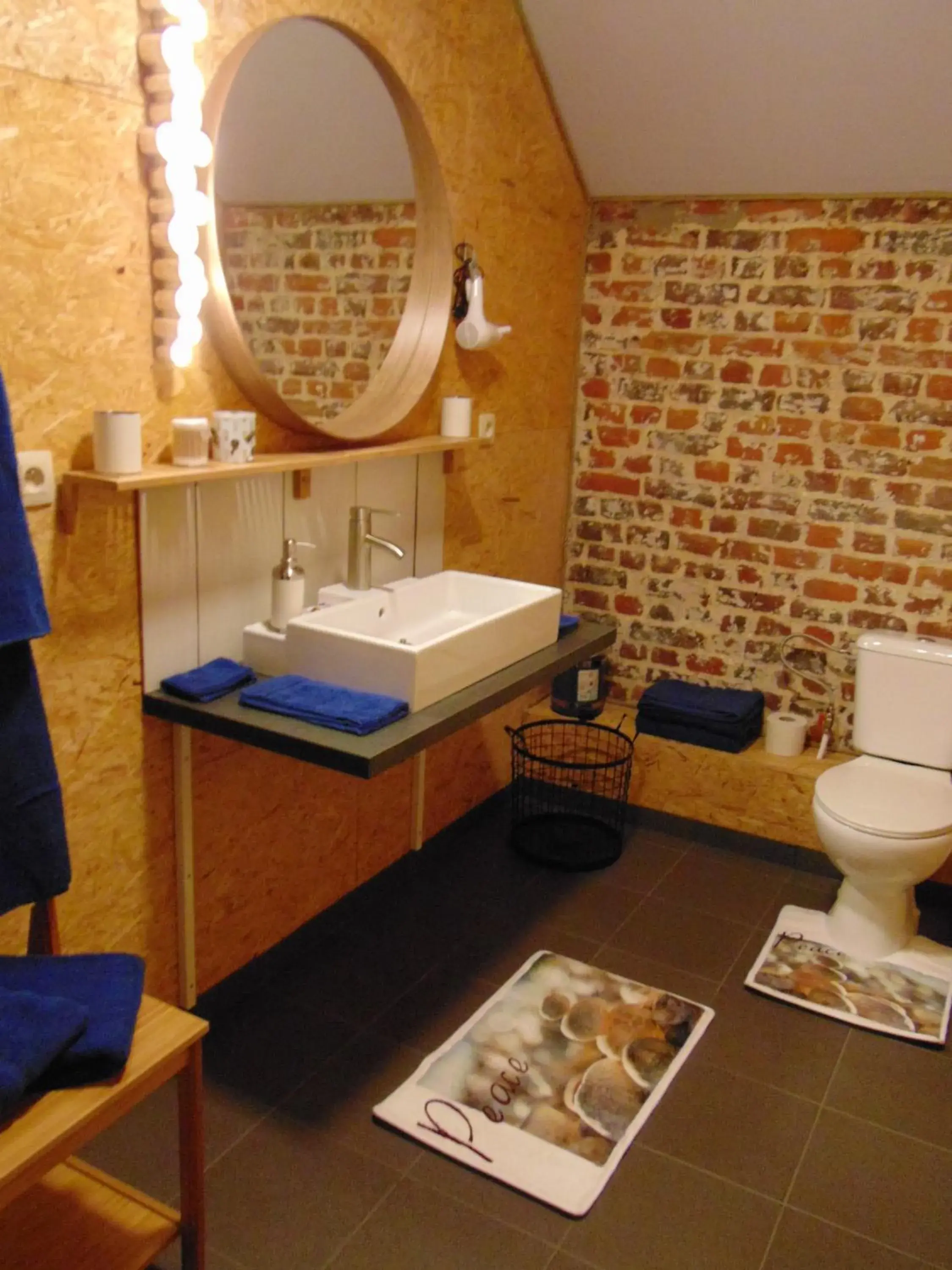 Double Room in Lomalienne Double Room in Lomalienne