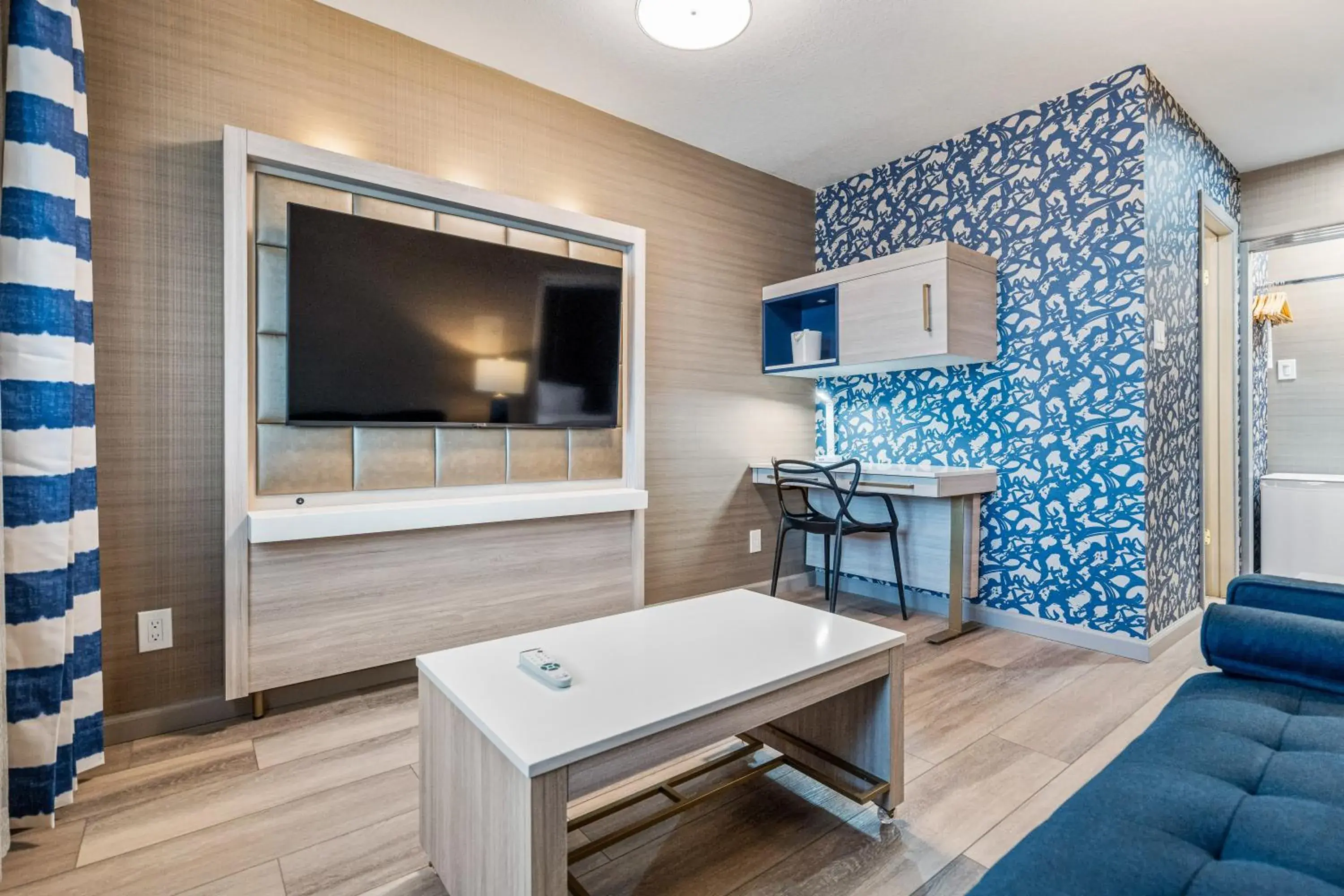 Queen Suite with 2 Queen Beds and Pool View in 3 Palms Tucson North Foothills Queen Suite with 2 Queen Beds and Pool View in 3 Palms Tucson North Foothills