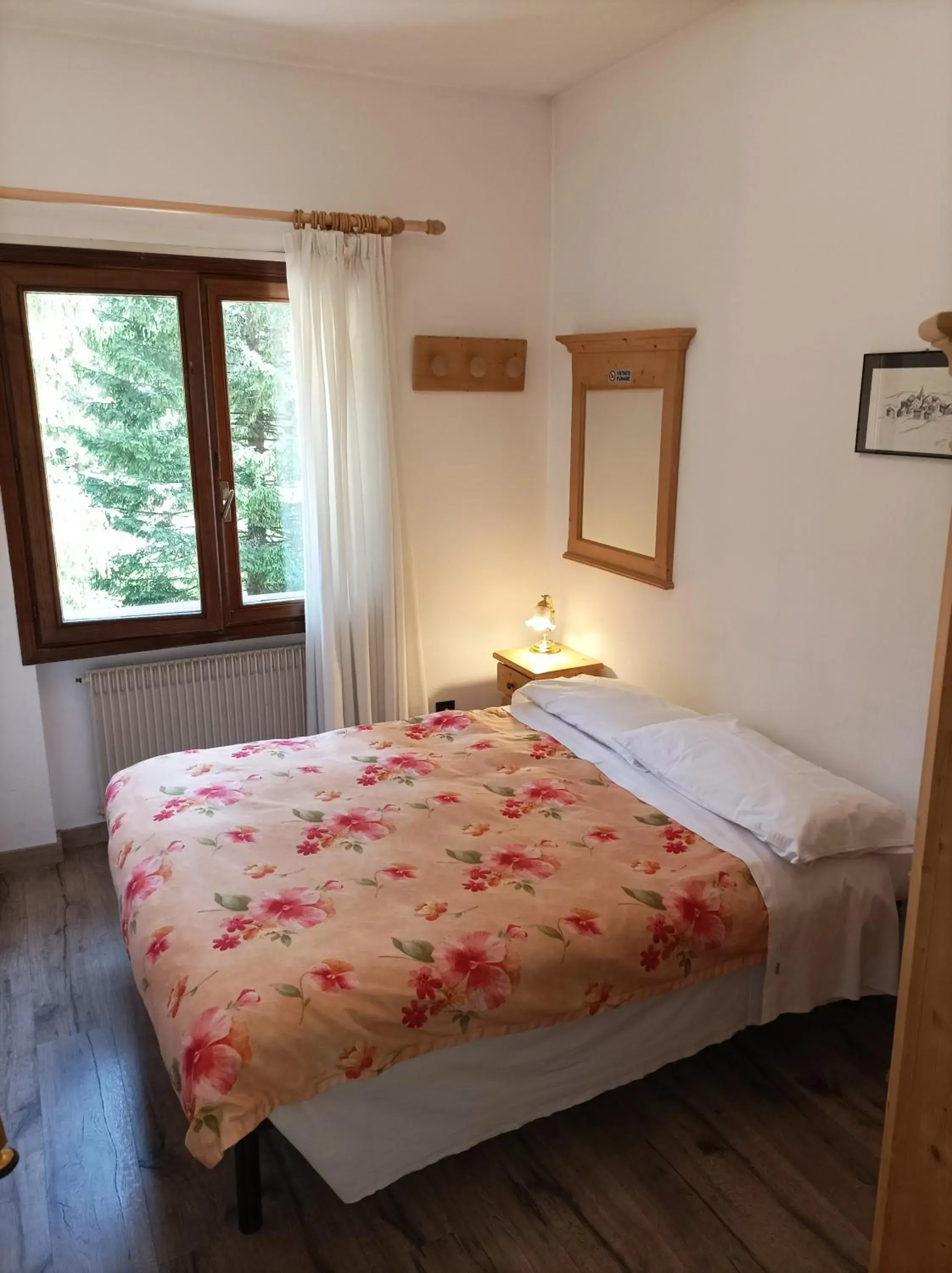 Economy Double Room in IHR Hotel Villa Emma Economy Double Room in IHR Hotel Villa Emma