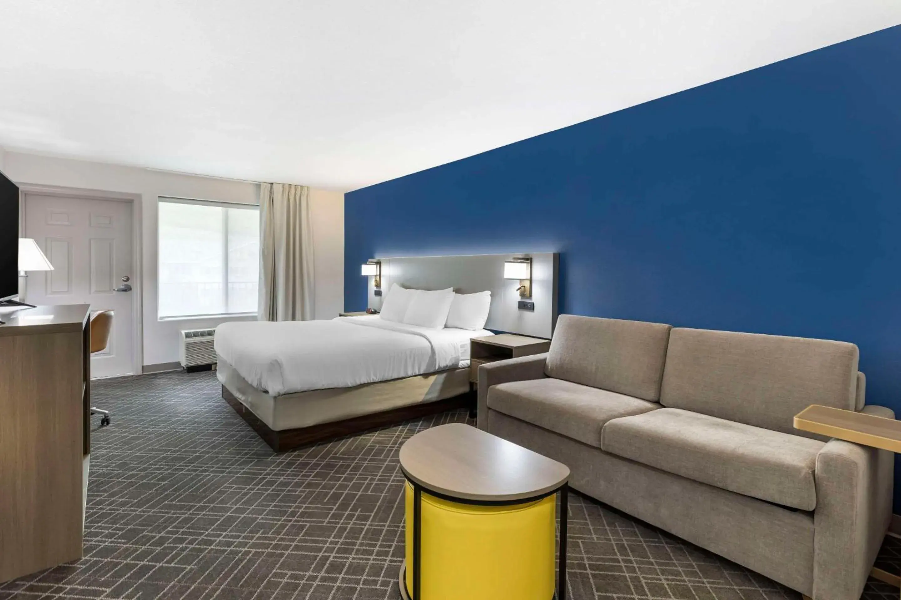 King Room - Non-Smoking in Comfort Inn & Suites Glenwood Springs On The River King Room - Non-Smoking in Comfort Inn & Suites Glenwood Springs On The River