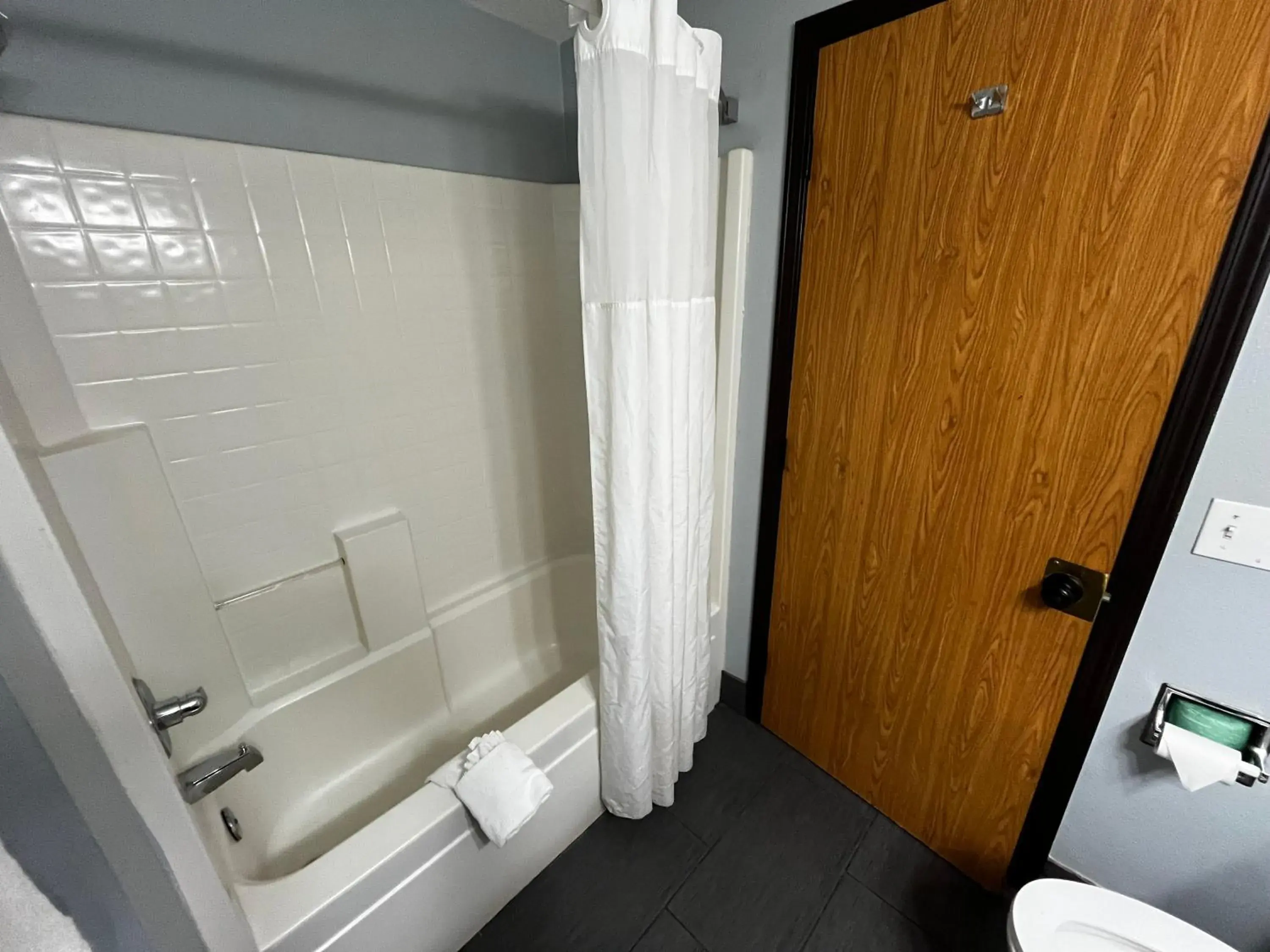 Queen Room with Two Queen Beds - Non-Smoking in Quality Inn Grand Rapids Near Downtown Queen Room with Two Queen Beds - Non-Smoking in Quality Inn Grand Rapids Near Downtown