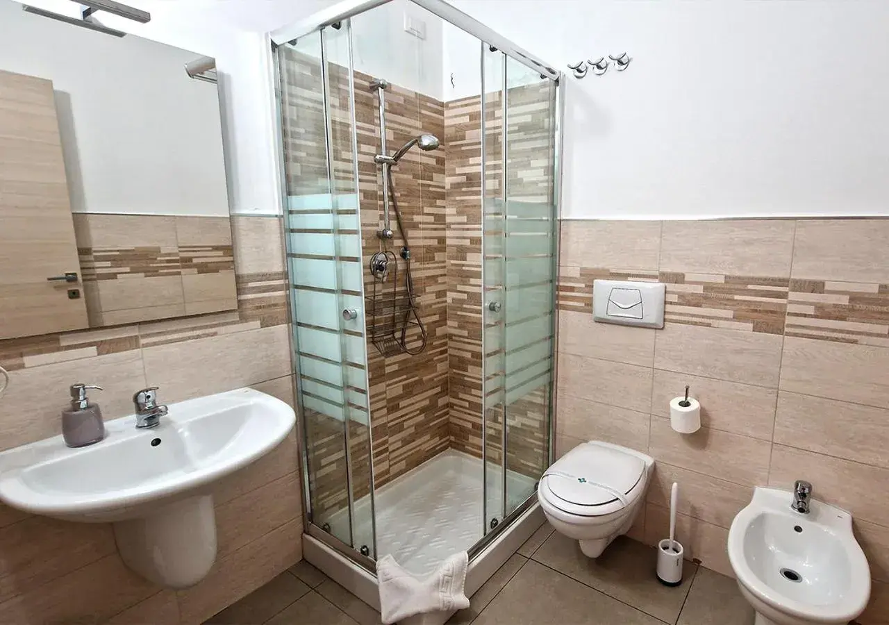 Triple Room with Private Bathroom - single occupancy in B&B Viale San Pietro Triple Room with Private Bathroom - single occupancy in B&B Viale San Pietro
