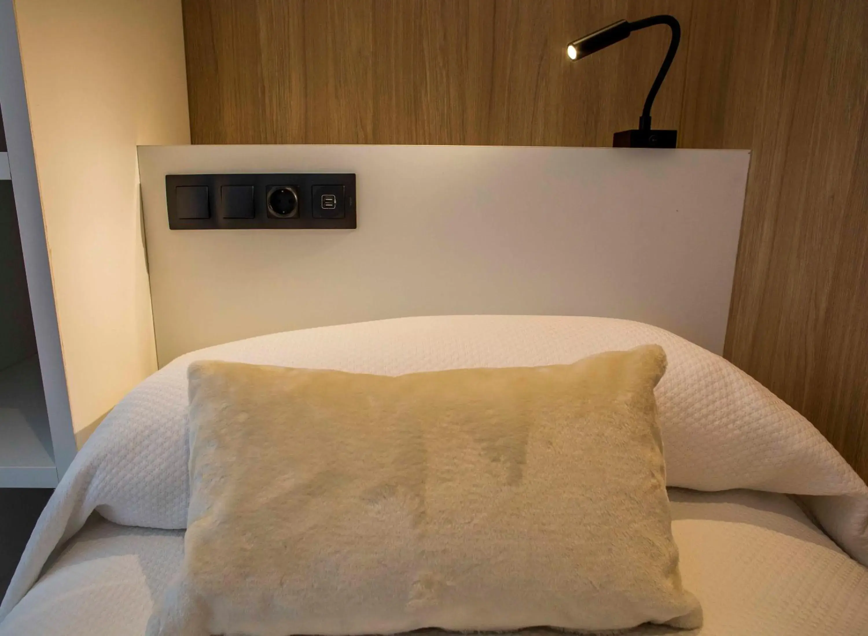 Single Room with Private Bathroom in Hostal Sevilla Santa Justa - Adults only Single Room with Private Bathroom in Hostal Sevilla Santa Justa - Adults only