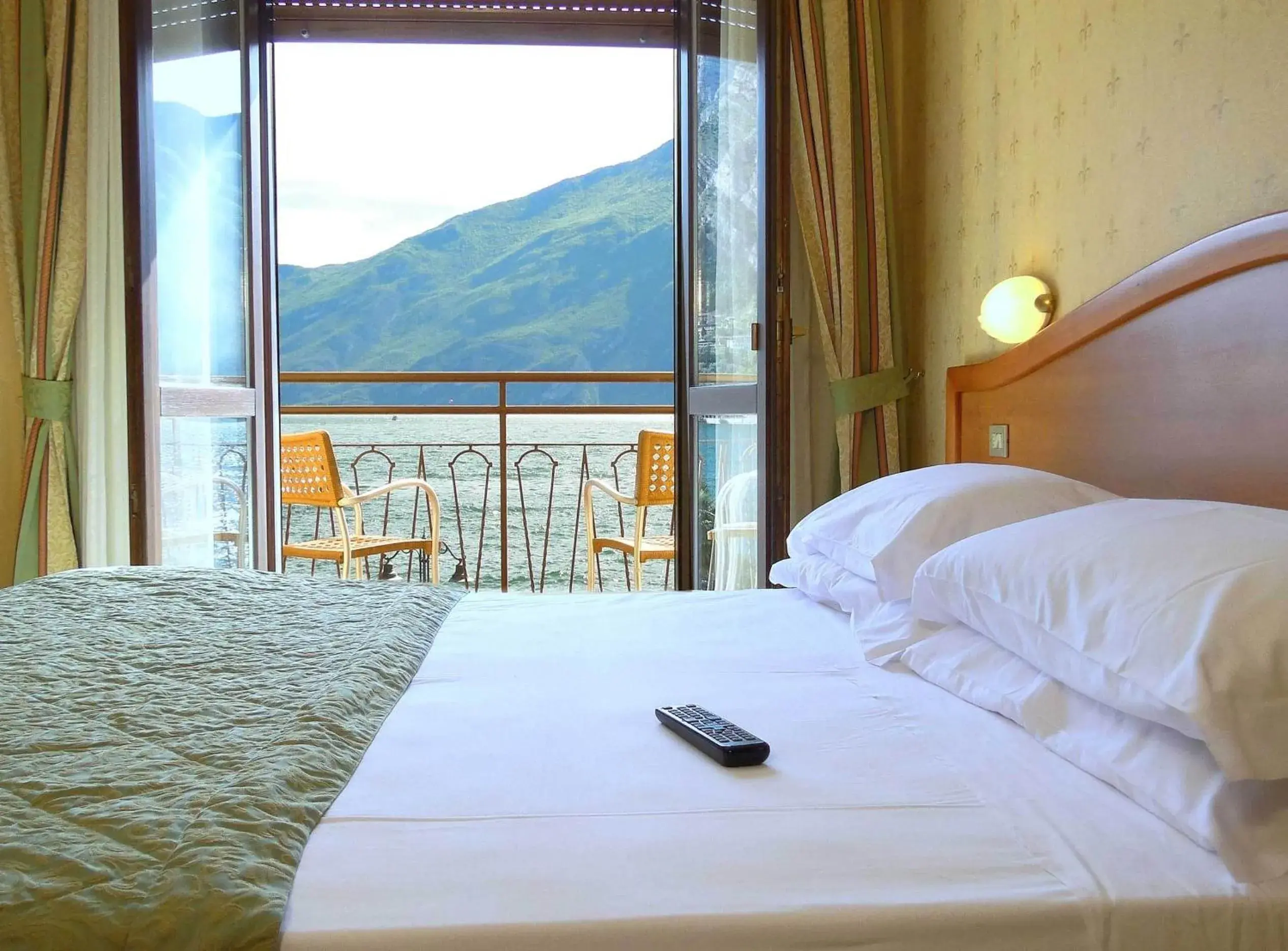 Single Room with Lake View NO FREE PARKING in Hotel Sole - Limone Single Room with Lake View NO FREE PARKING in Hotel Sole - Limone