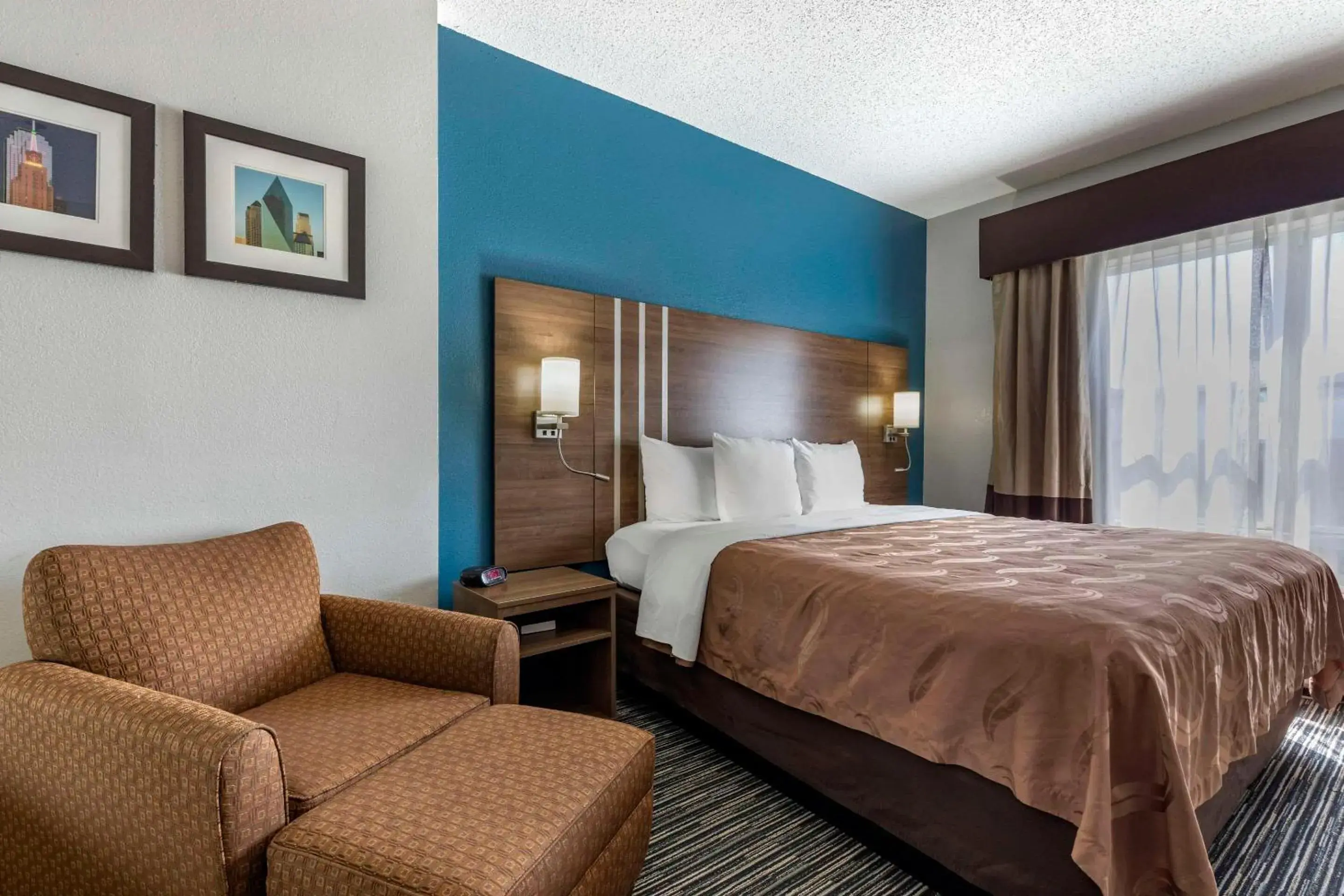 King Suite with Hot Tub - Accessible/Non-Smoking in Quality Inn & Suites I-35 E-Walnut Hill King Suite with Hot Tub - Accessible/Non-Smoking in Quality Inn & Suites I-35 E-Walnut Hill
