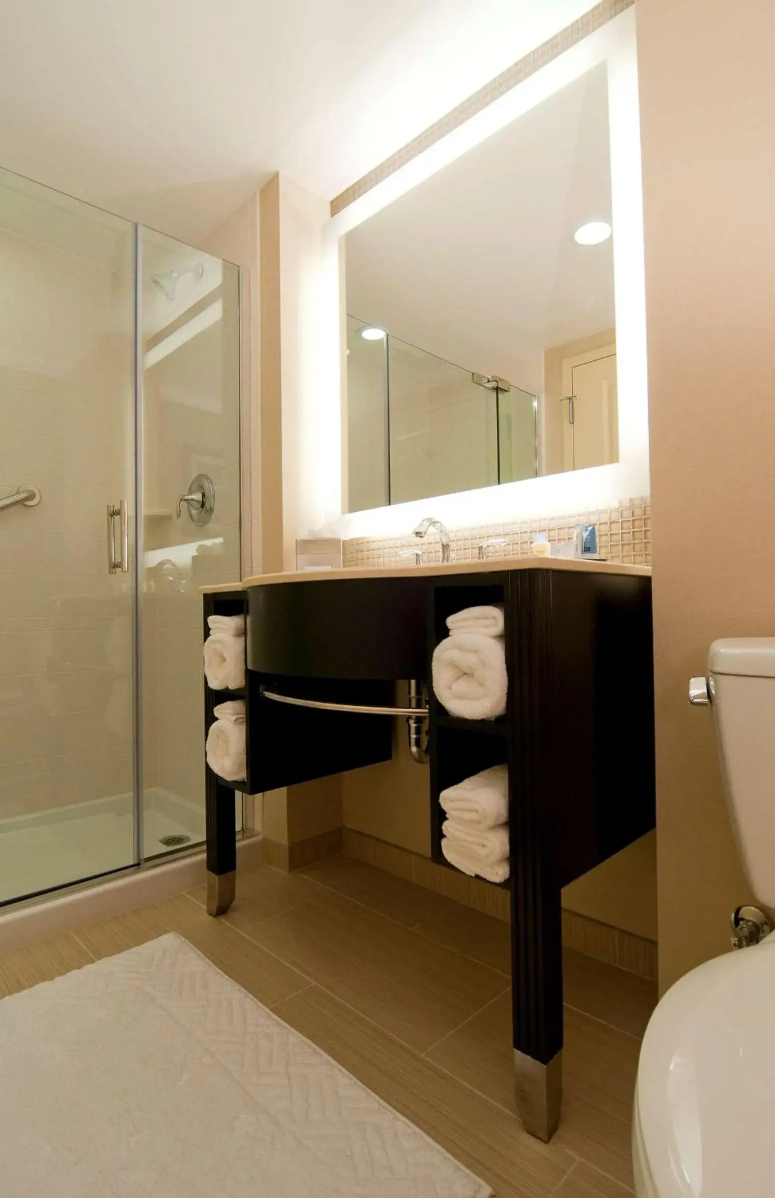 King Room - Non-Smoking in DoubleTree by Hilton Dulles Airport-Sterling King Room - Non-Smoking in DoubleTree by Hilton Dulles Airport-Sterling