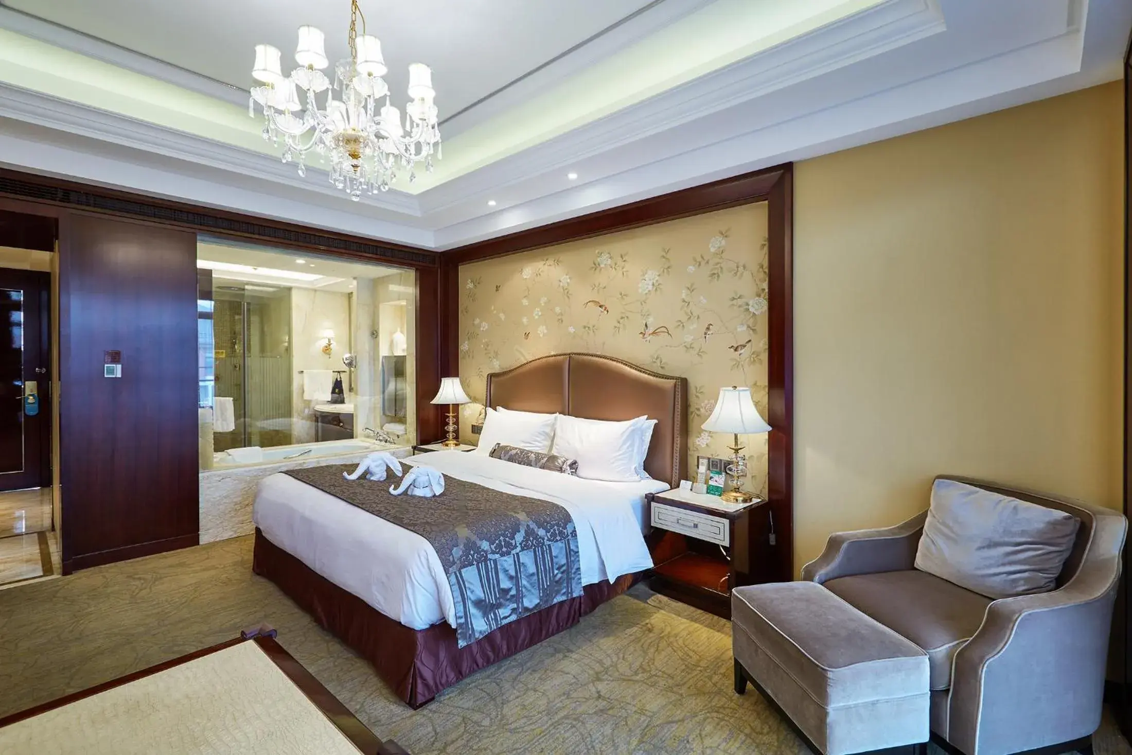 Comfort Queen Room in Tongli Lake Resort Phase II Comfort Queen Room in Tongli Lake Resort Phase II