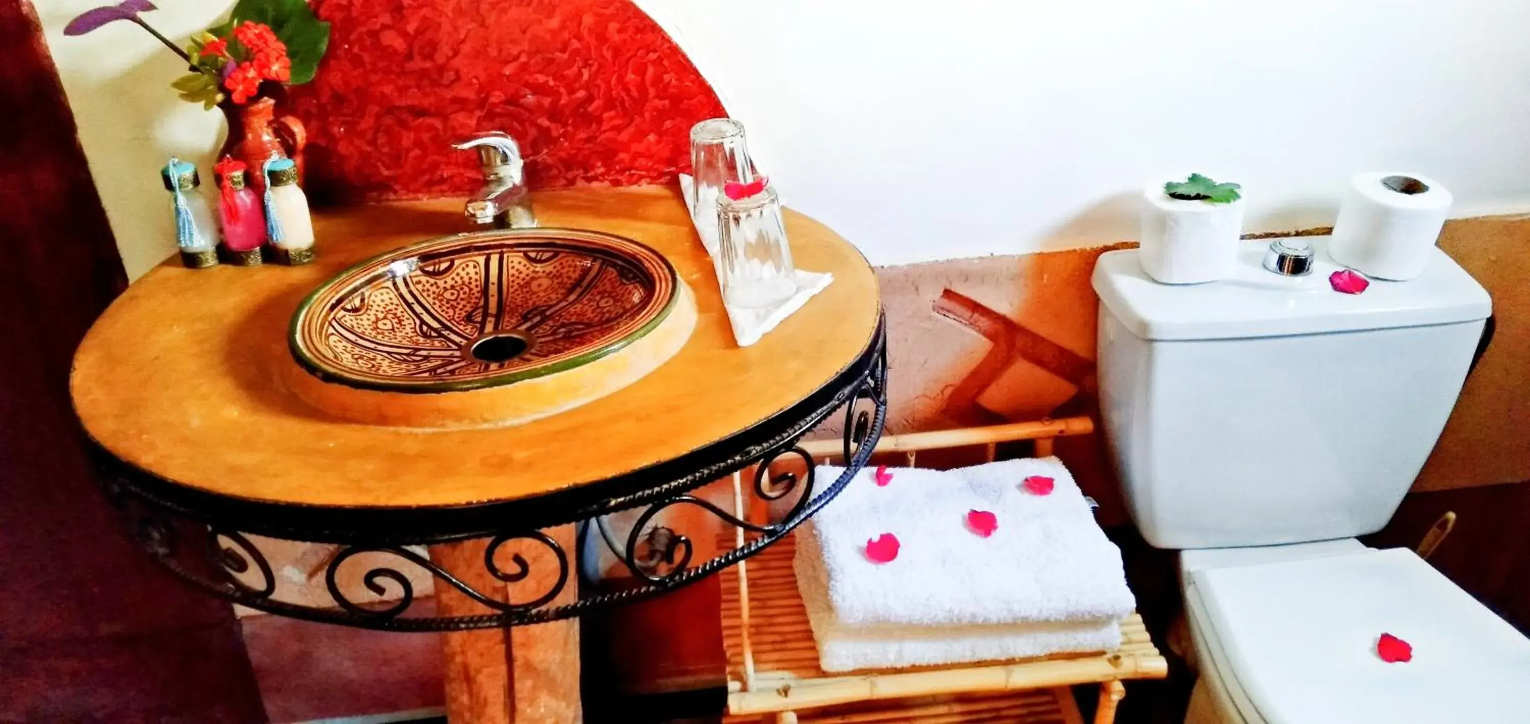 Family Room in Riad Des Vieilles Charrues Family Room in Riad Des Vieilles Charrues