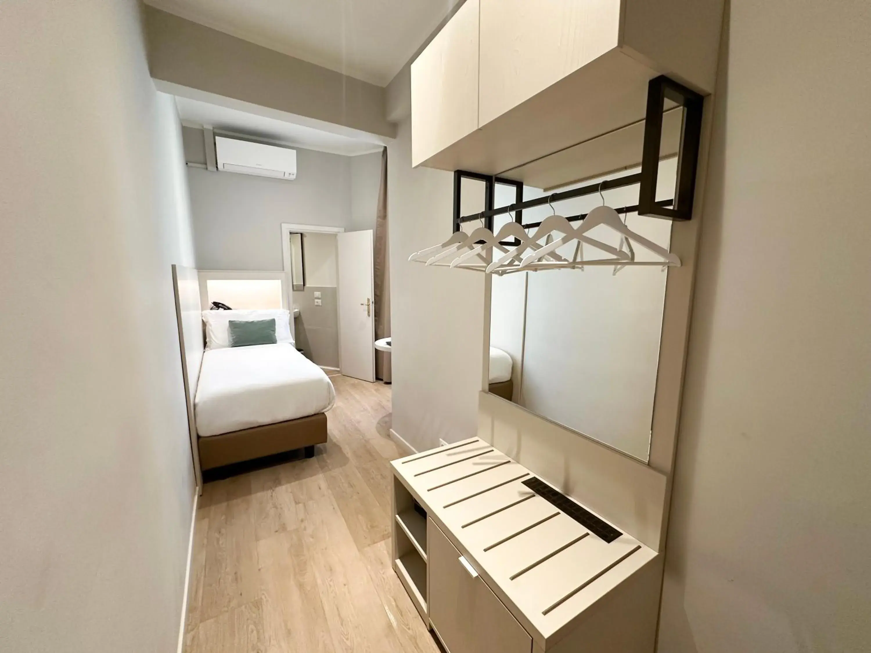 Single Room in Hotel Giappone Single Room in Hotel Giappone