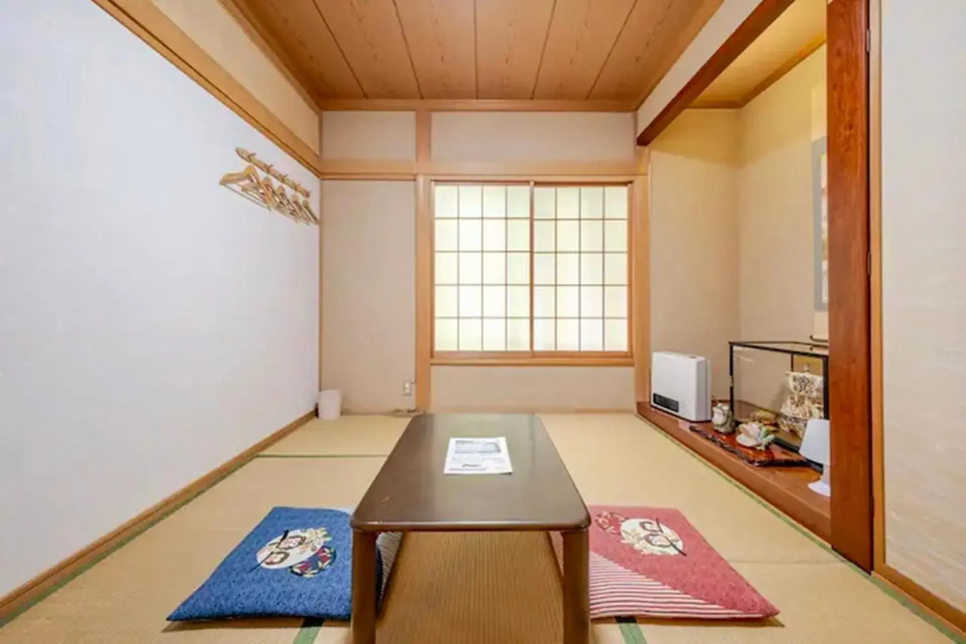 Economy Japanese-Style Family Room in Guesthouse Murabito Economy Japanese-Style Family Room in Guesthouse Murabito