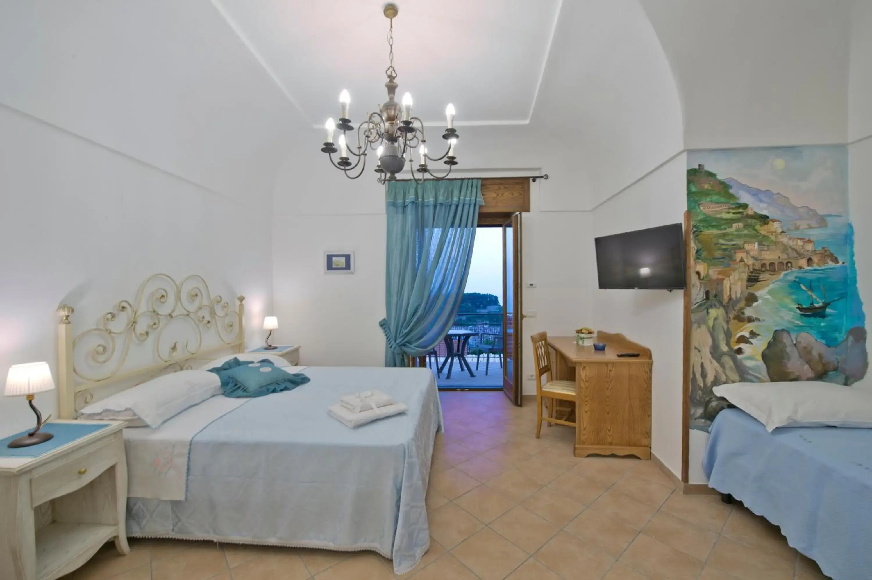 Triple Room with Terrace in Il Casale del Generale Triple Room with Terrace in Il Casale del Generale