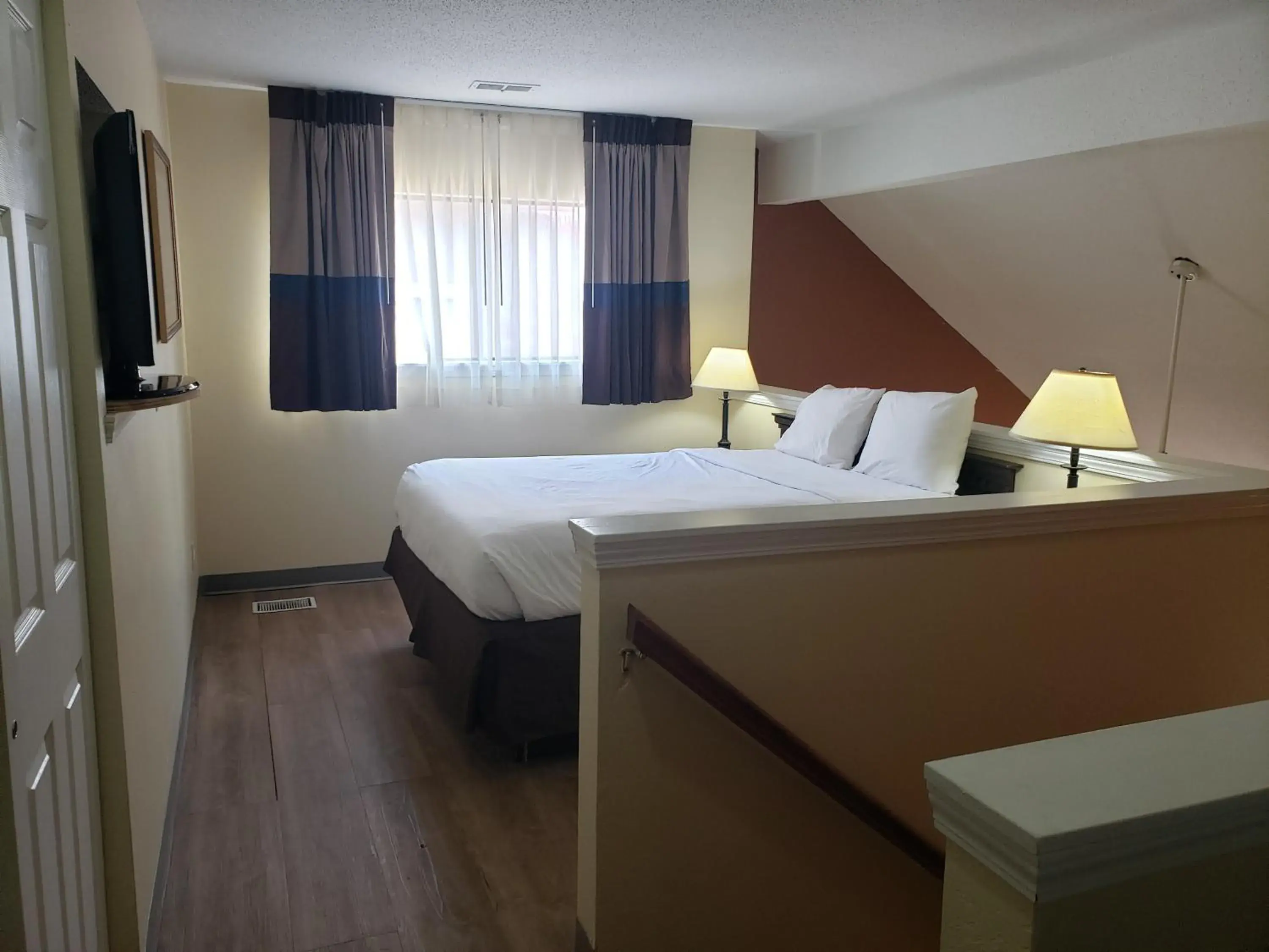 Two-Bedroom Loft Suite - Non-Smoking in Affordable Suites of America Grand Rapids Two-Bedroom Loft Suite - Non-Smoking in Affordable Suites of America Grand Rapids