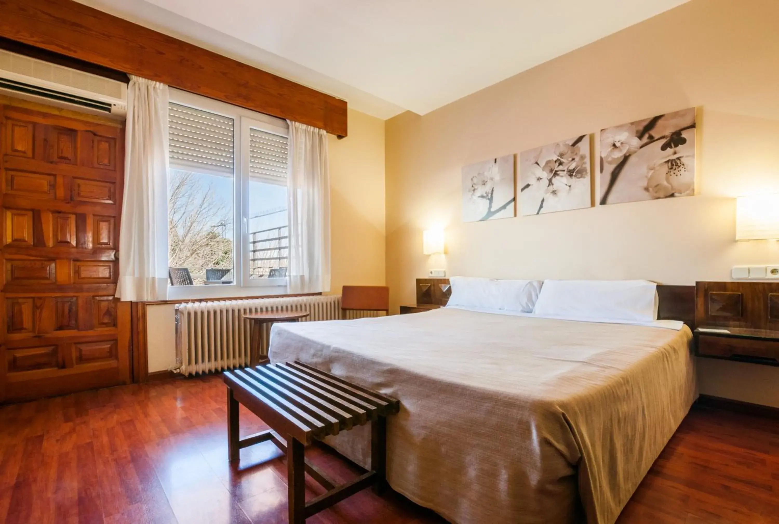 Triple Room in Hotel Los Olivos Triple Room in Hotel Los Olivos