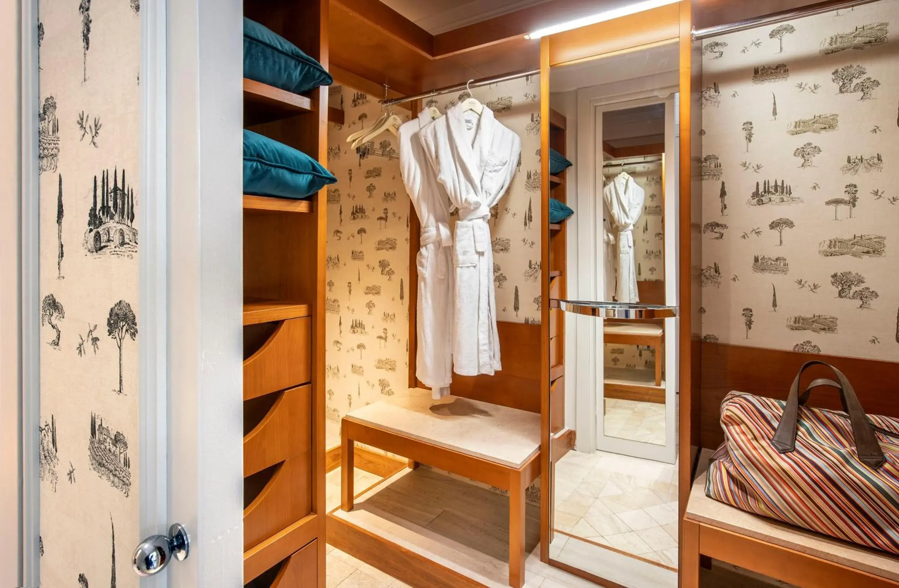 Junior Suite in Terme di Saturnia Natural Spa & Golf Resort - The Leading Hotels of the World Junior Suite in Terme di Saturnia Natural Spa & Golf Resort - The Leading Hotels of the World