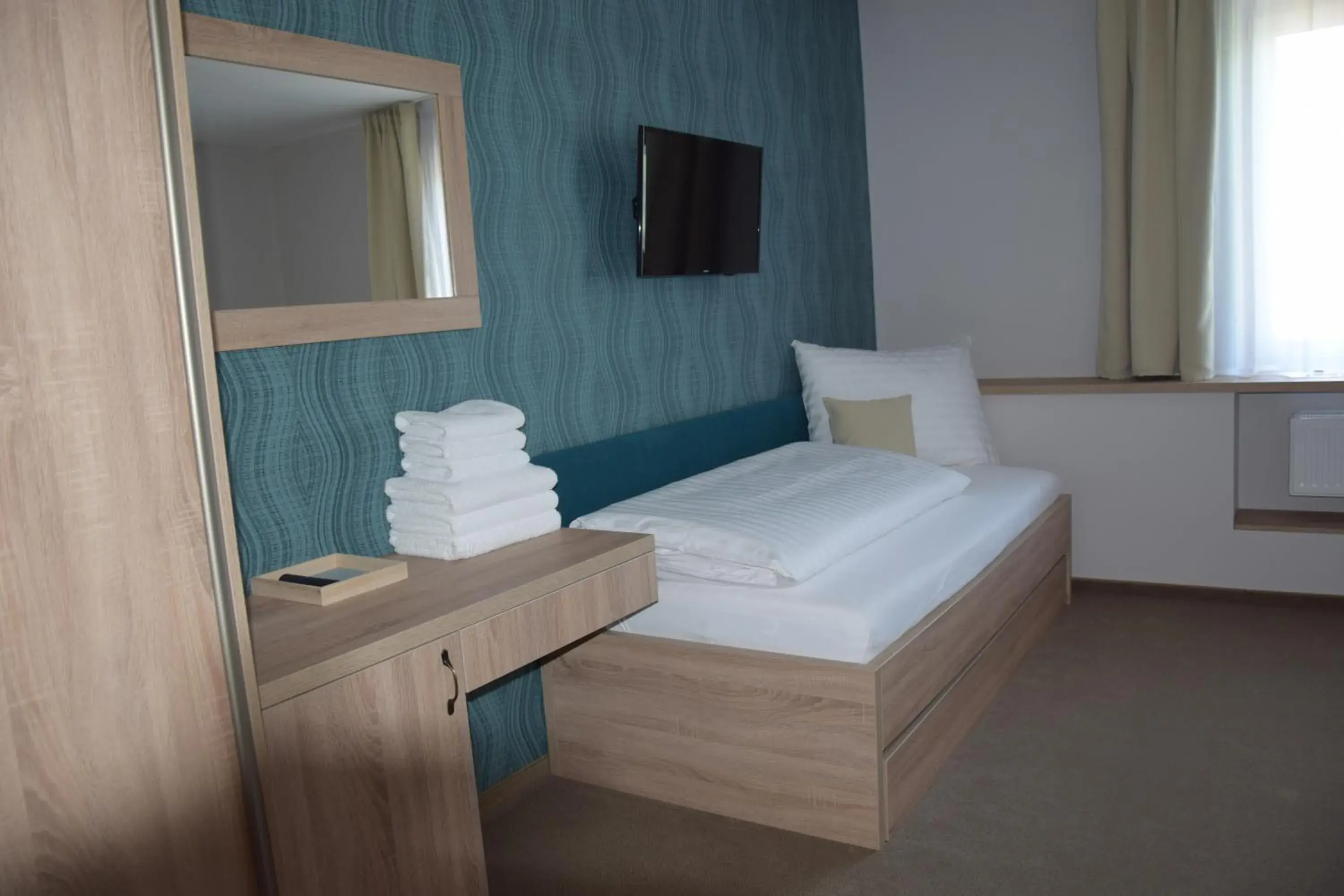 Standard Triple Room - single occupancy in Hotel Rokiten Standard Triple Room - single occupancy in Hotel Rokiten