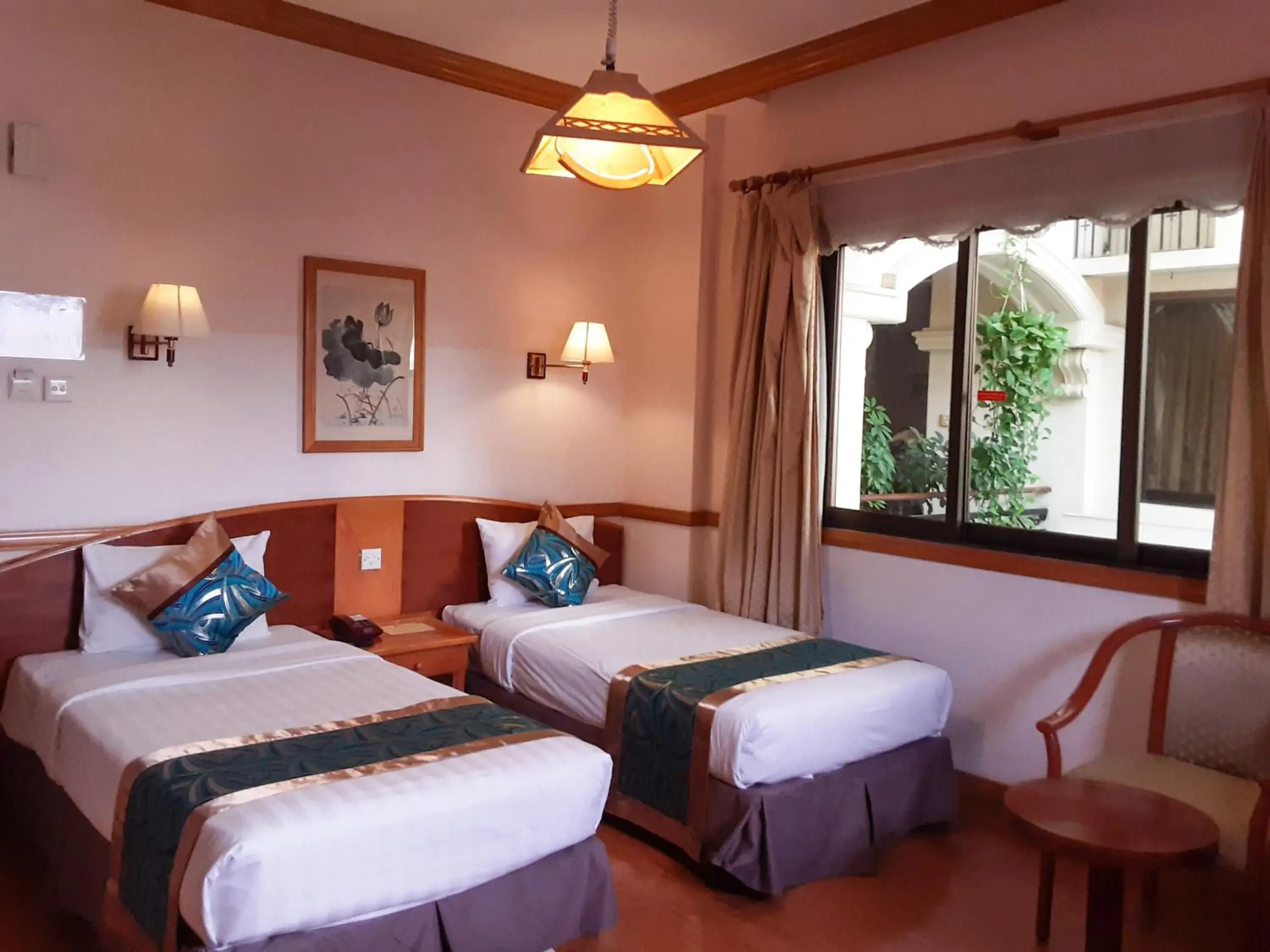 Deluxe Twin Room in Oscar Saigon Hotel Deluxe Twin Room in Oscar Saigon Hotel