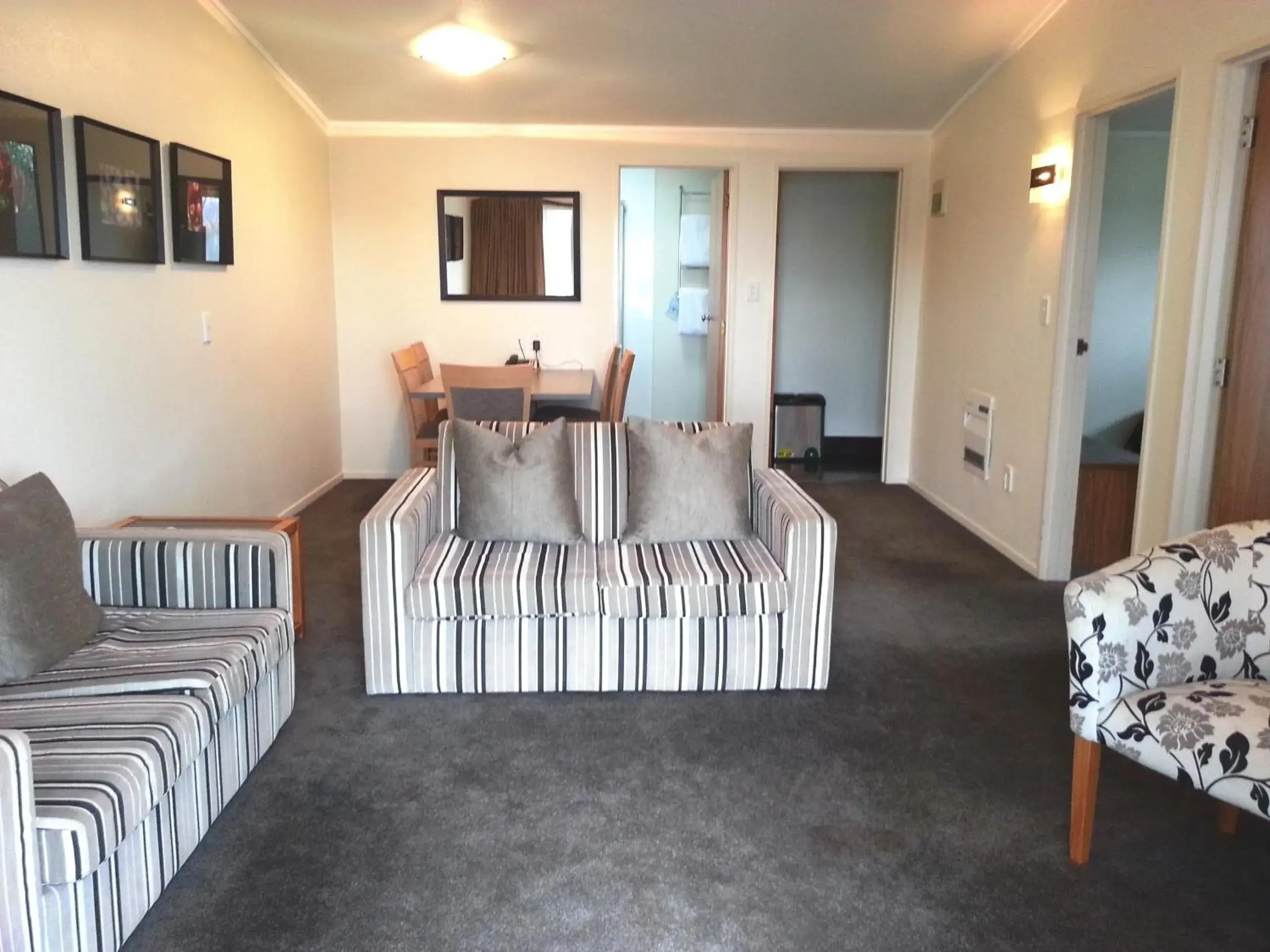 Family Apartment in Marineland Beachfront Accommodation Family Apartment in Marineland Beachfront Accommodation