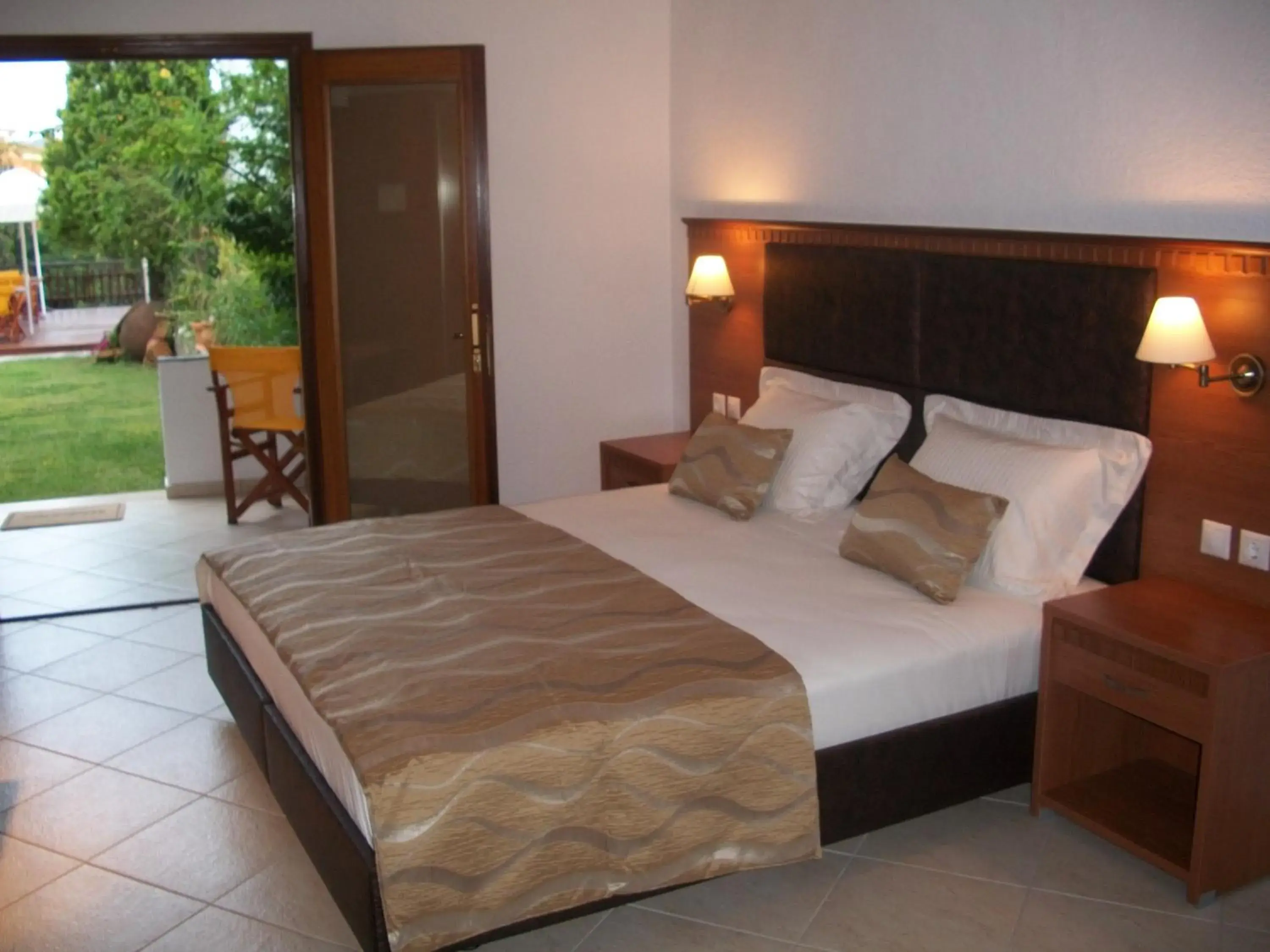 Triple Room in Hotel Filoxenia Triple Room in Hotel Filoxenia