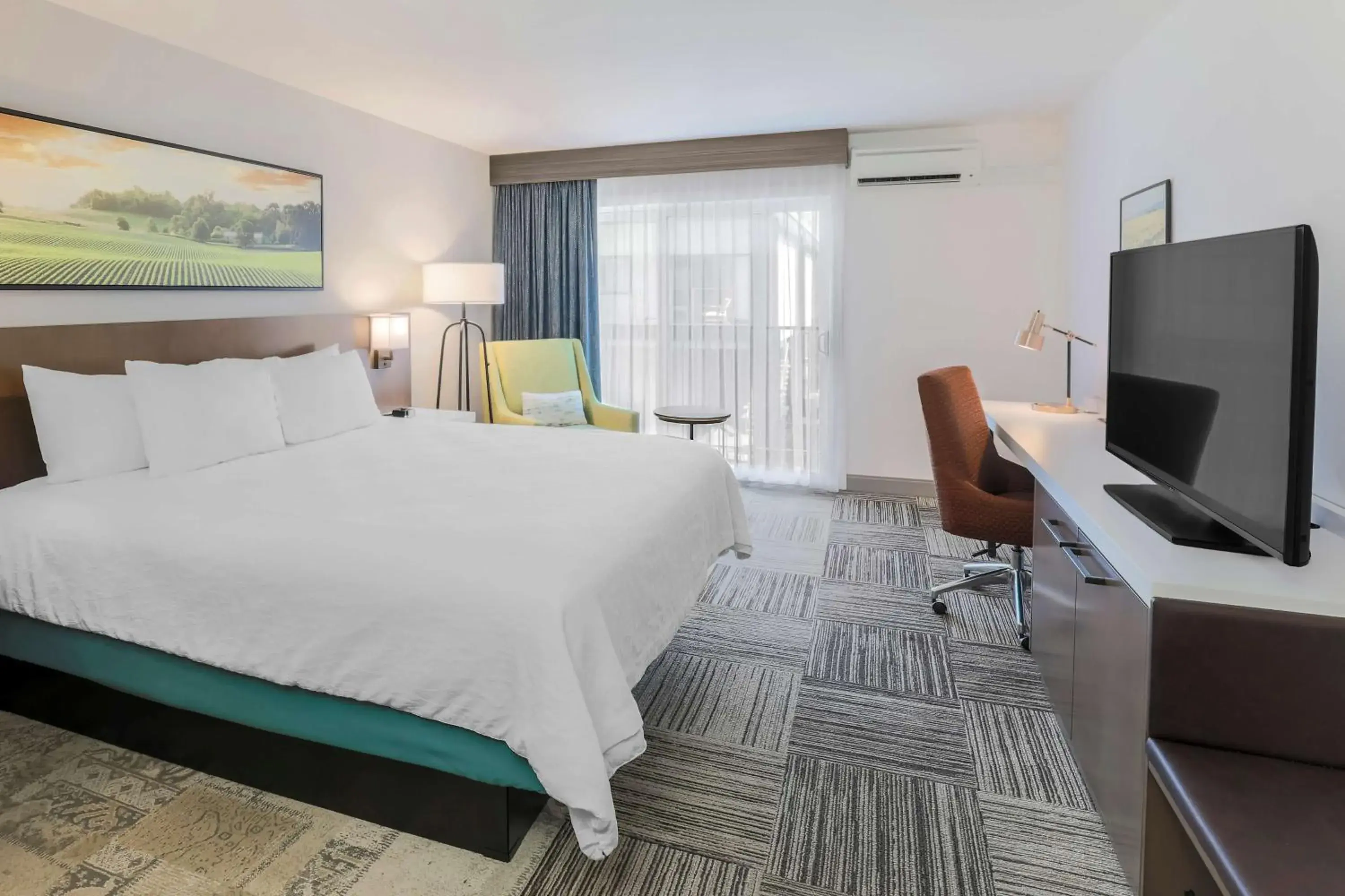 King Room with Balcony in Hilton Garden Inn Davis Downtown King Room with Balcony in Hilton Garden Inn Davis Downtown