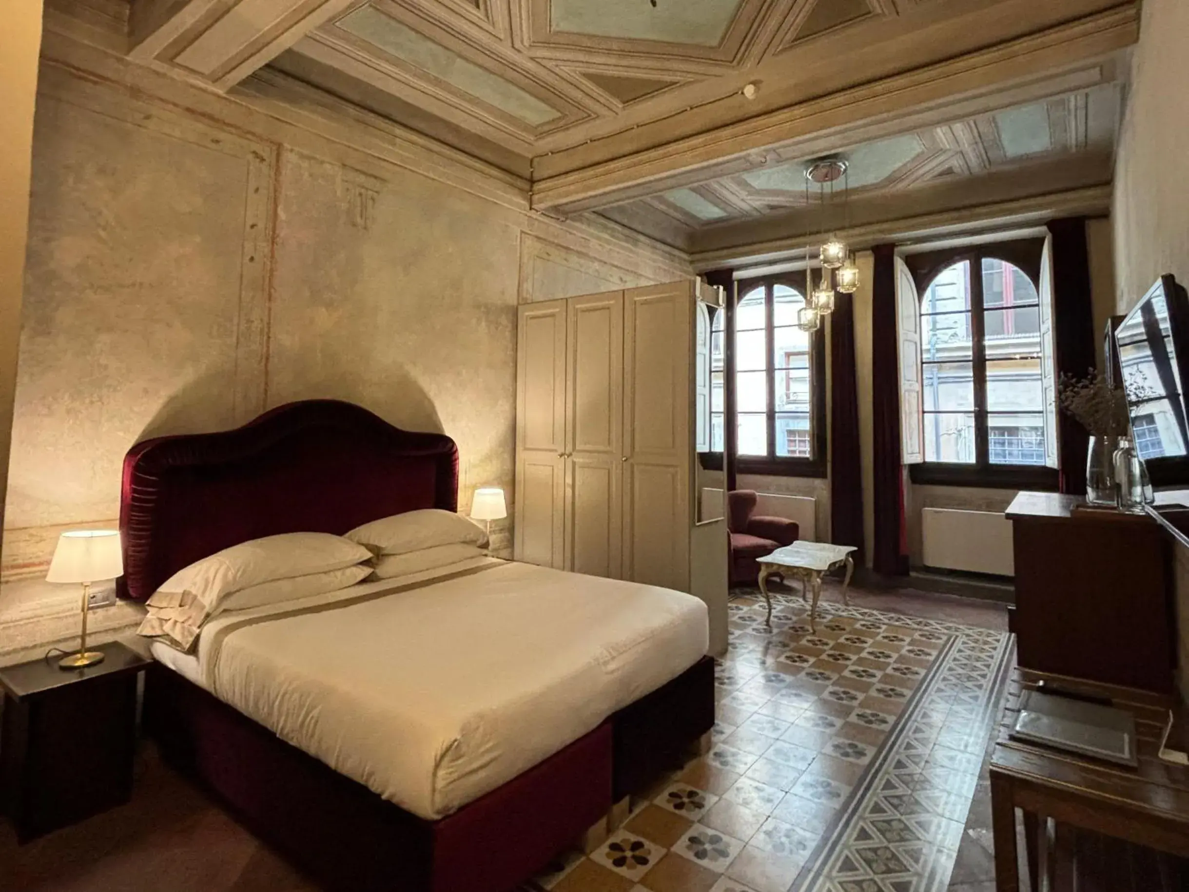 Large Room in Numa Florence Palazzo San Niccolò Large Room in Numa Florence Palazzo San Niccolò