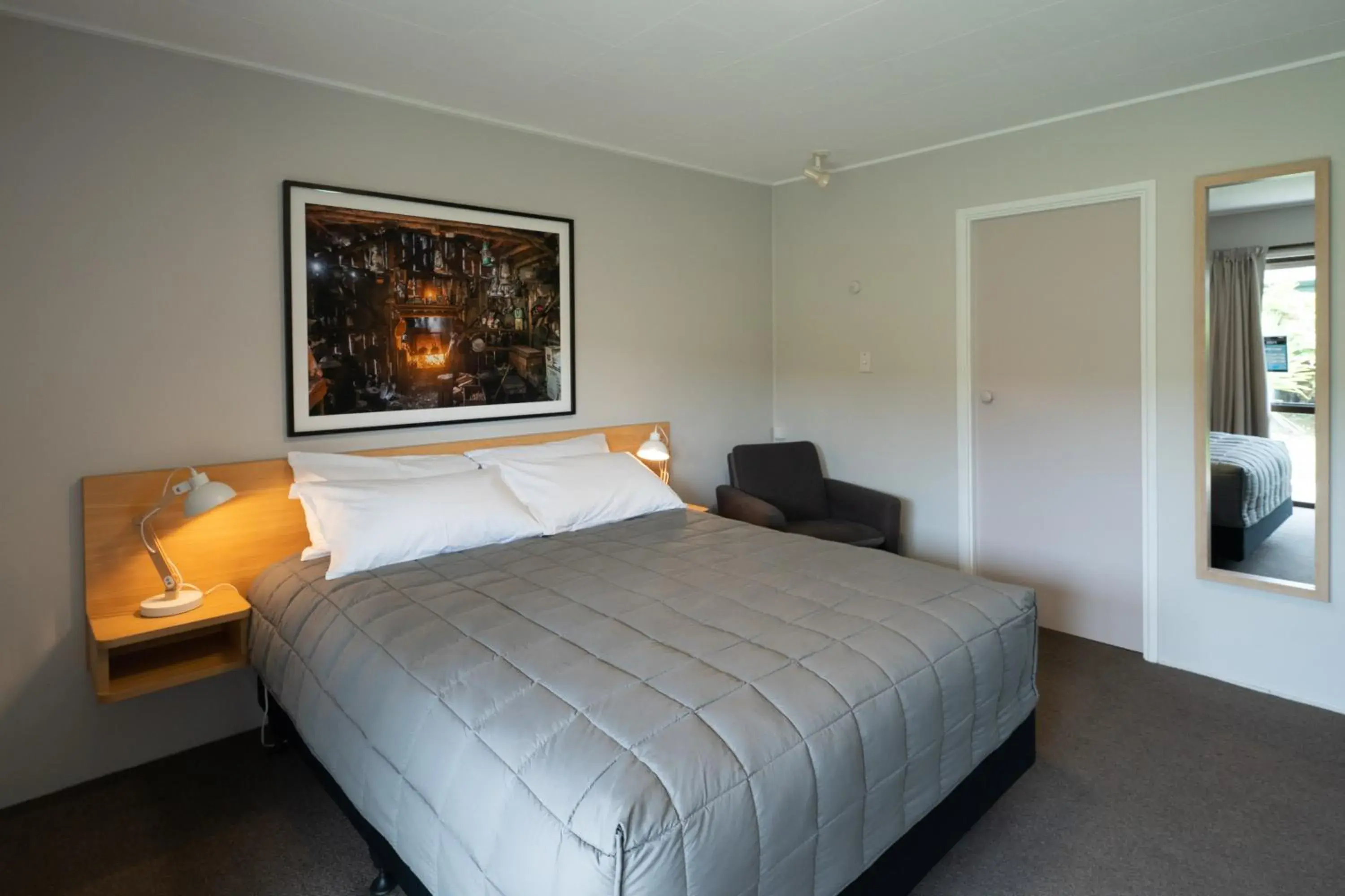 Queen Room in Dawsons Hotel Queen Room in Dawsons Hotel