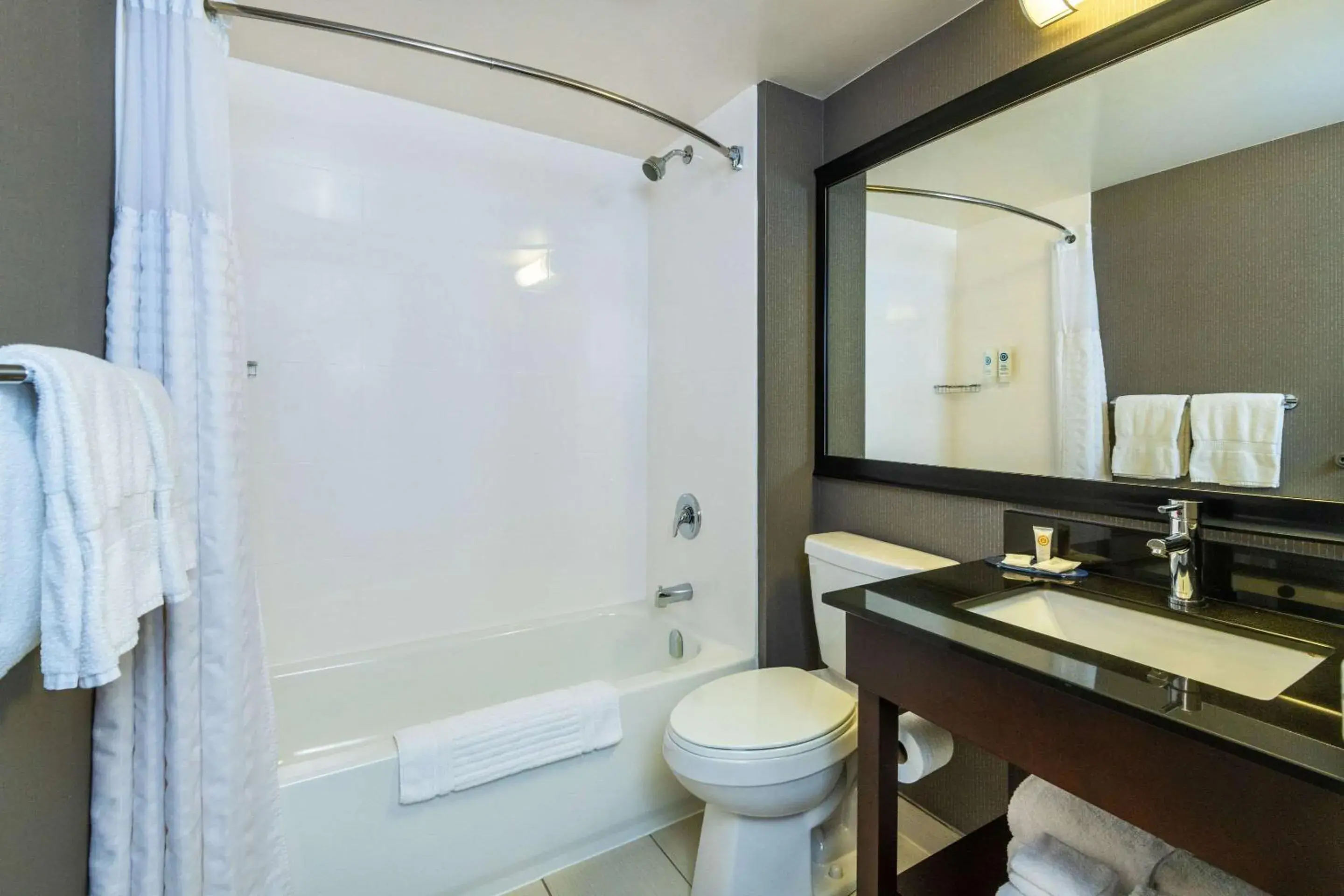 Double Room with Two Double Beds - Ground Floor in Comfort Inn Hwy 401 Double Room with Two Double Beds - Ground Floor in Comfort Inn Hwy 401