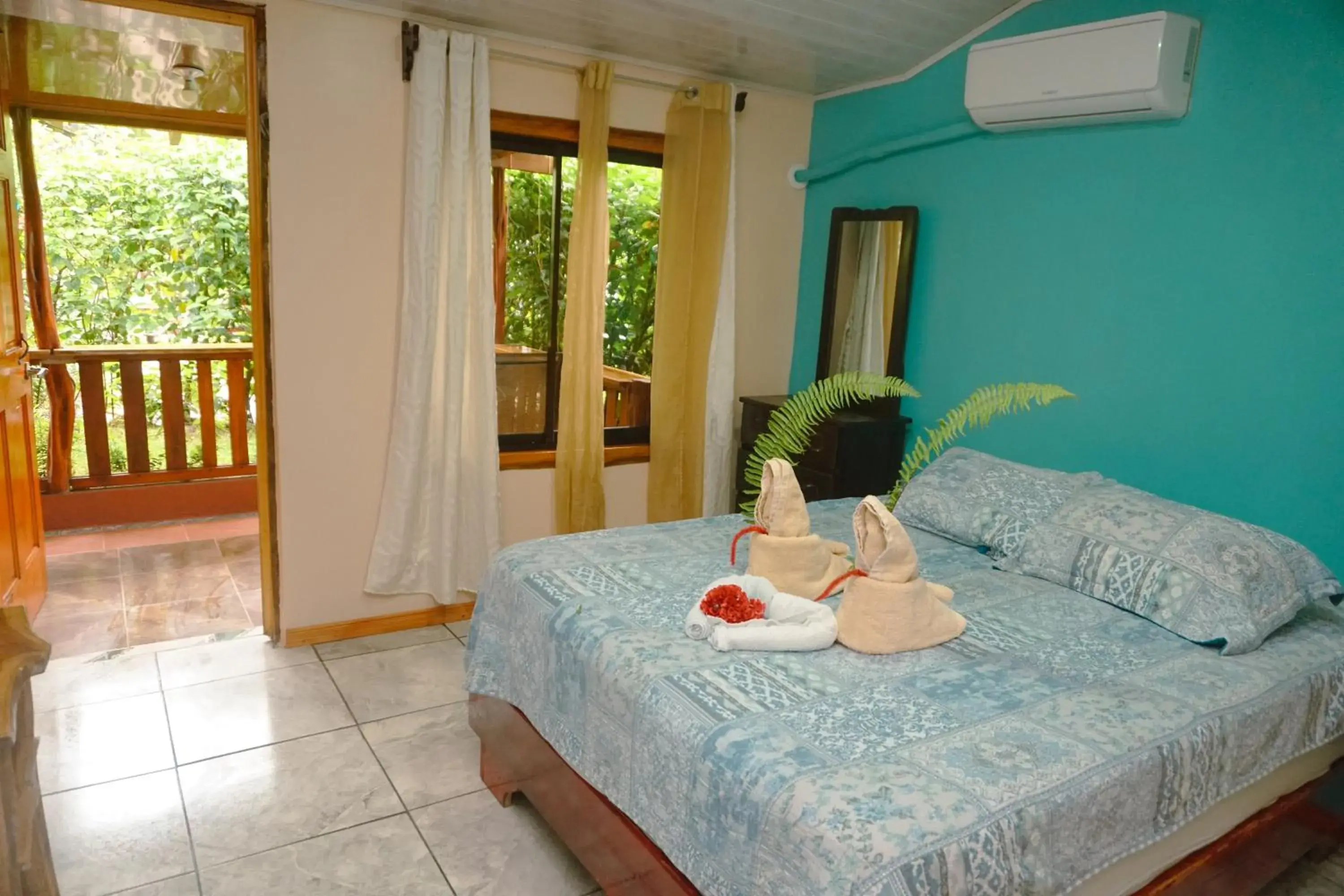 Double Room with Balcony - single occupancy in Hotel Casa Gitana Corcovado Tour operador Double Room with Balcony - single occupancy in Hotel Casa Gitana Corcovado Tour operador