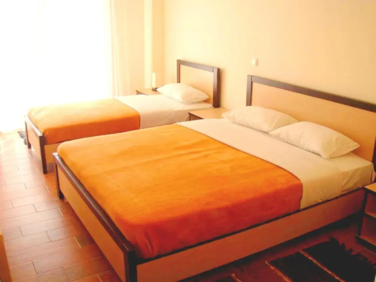 Triple Room in Hotel Victoria Triple Room in Hotel Victoria