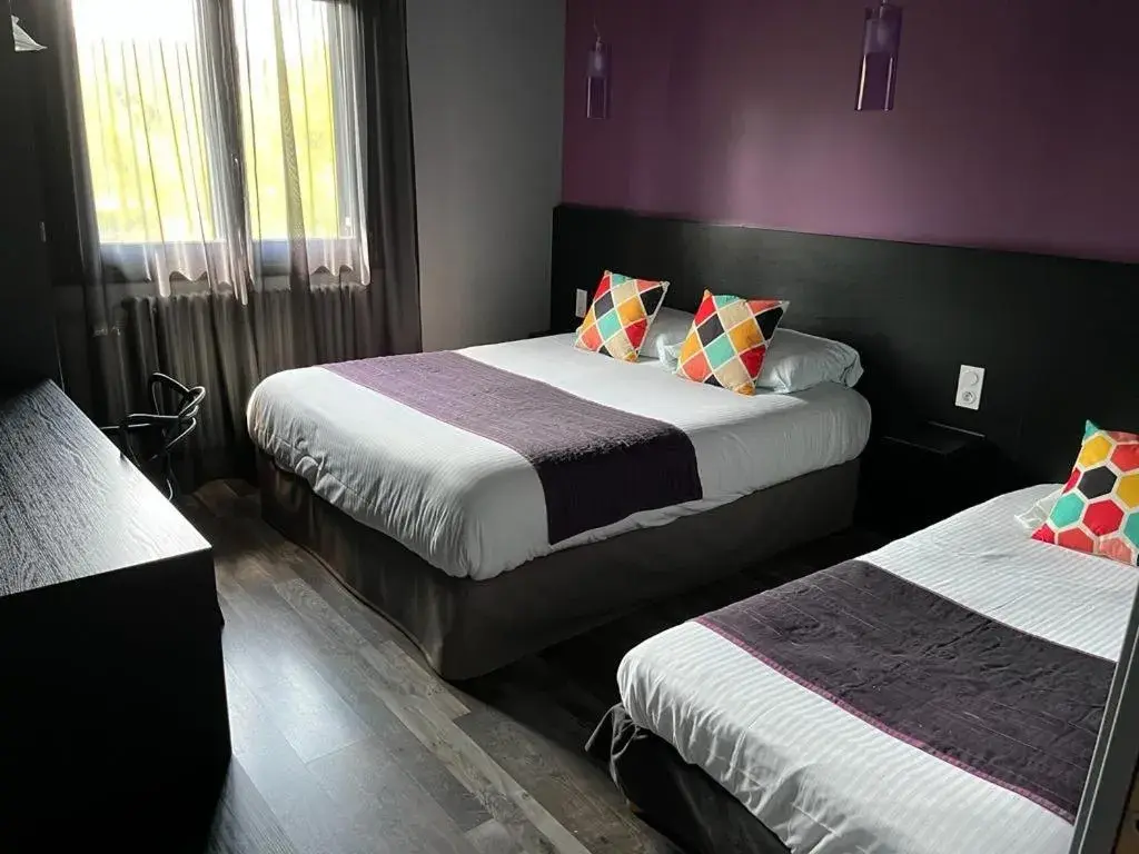 Family Room in Hôtel Logis Restaurant La Fontaine Family Room in Hôtel Logis Restaurant La Fontaine