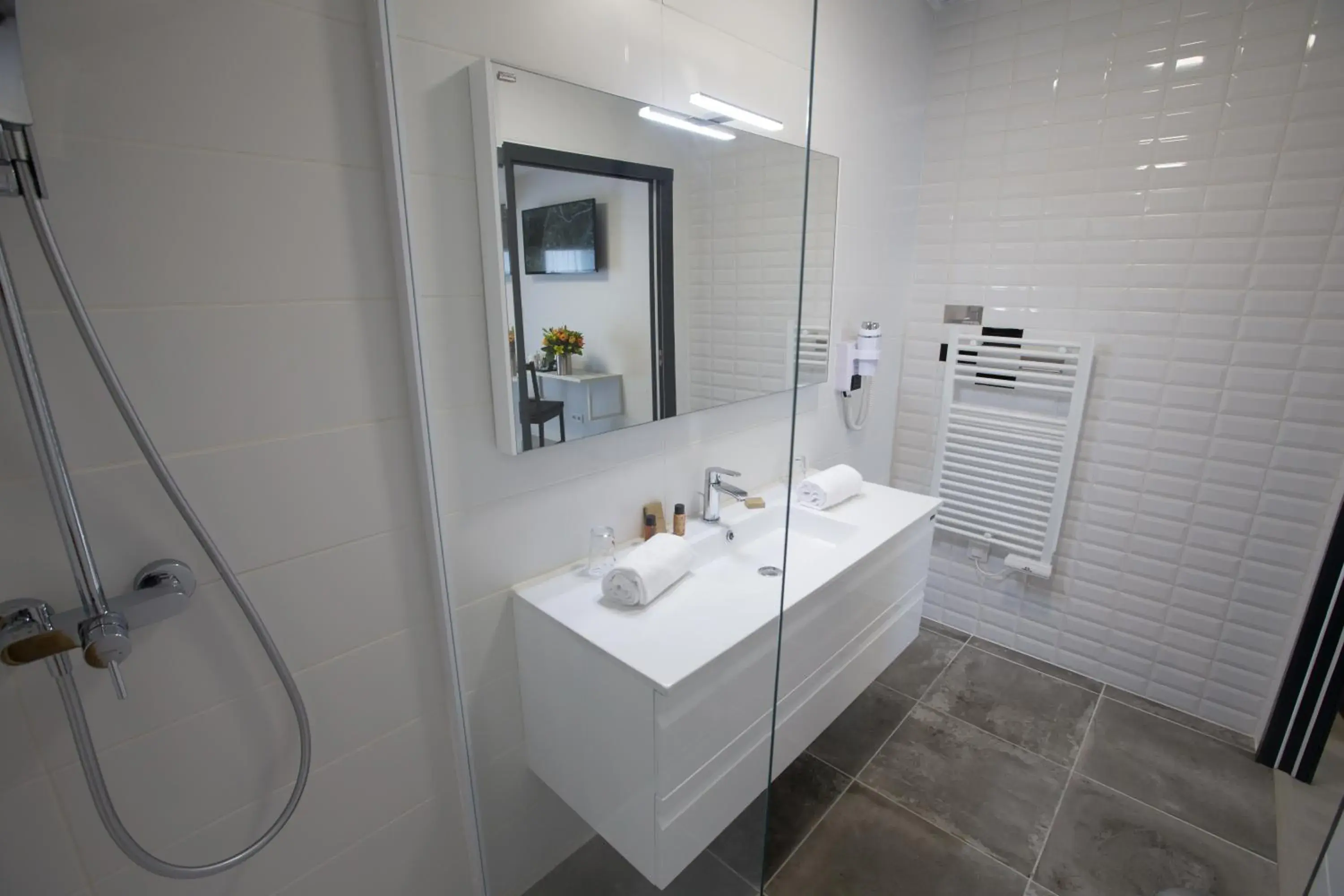 Family Room (3 Adults) in Hôtel La Fabrique Family Room (3 Adults) in Hôtel La Fabrique