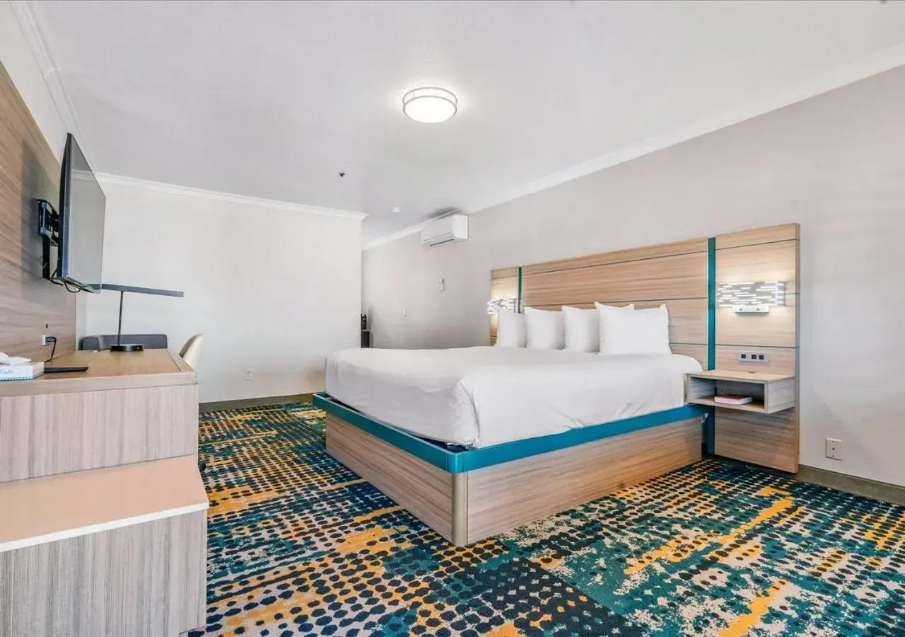 King Room - Disability Access in Pacific Shores Inn - Morro Bay King Room - Disability Access in Pacific Shores Inn - Morro Bay