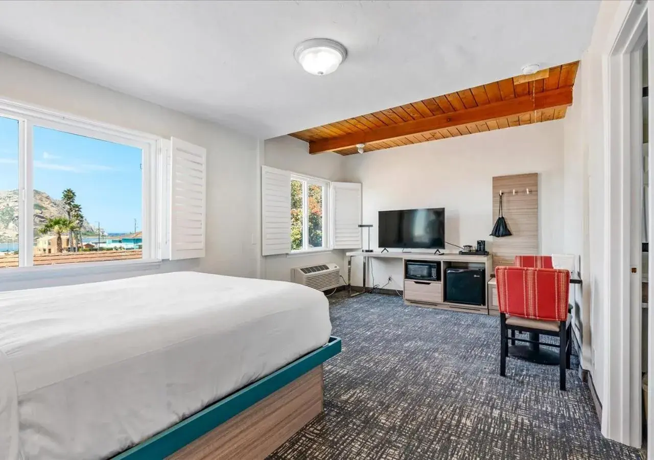 Queen Room in Pacific Shores Inn - Morro Bay Queen Room in Pacific Shores Inn - Morro Bay