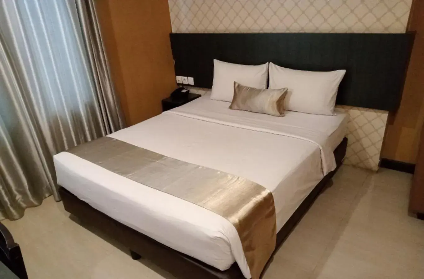 Deluxe Single Room - single occupancy in CREW EXPRESS Hotel Deluxe Single Room - single occupancy in CREW EXPRESS Hotel