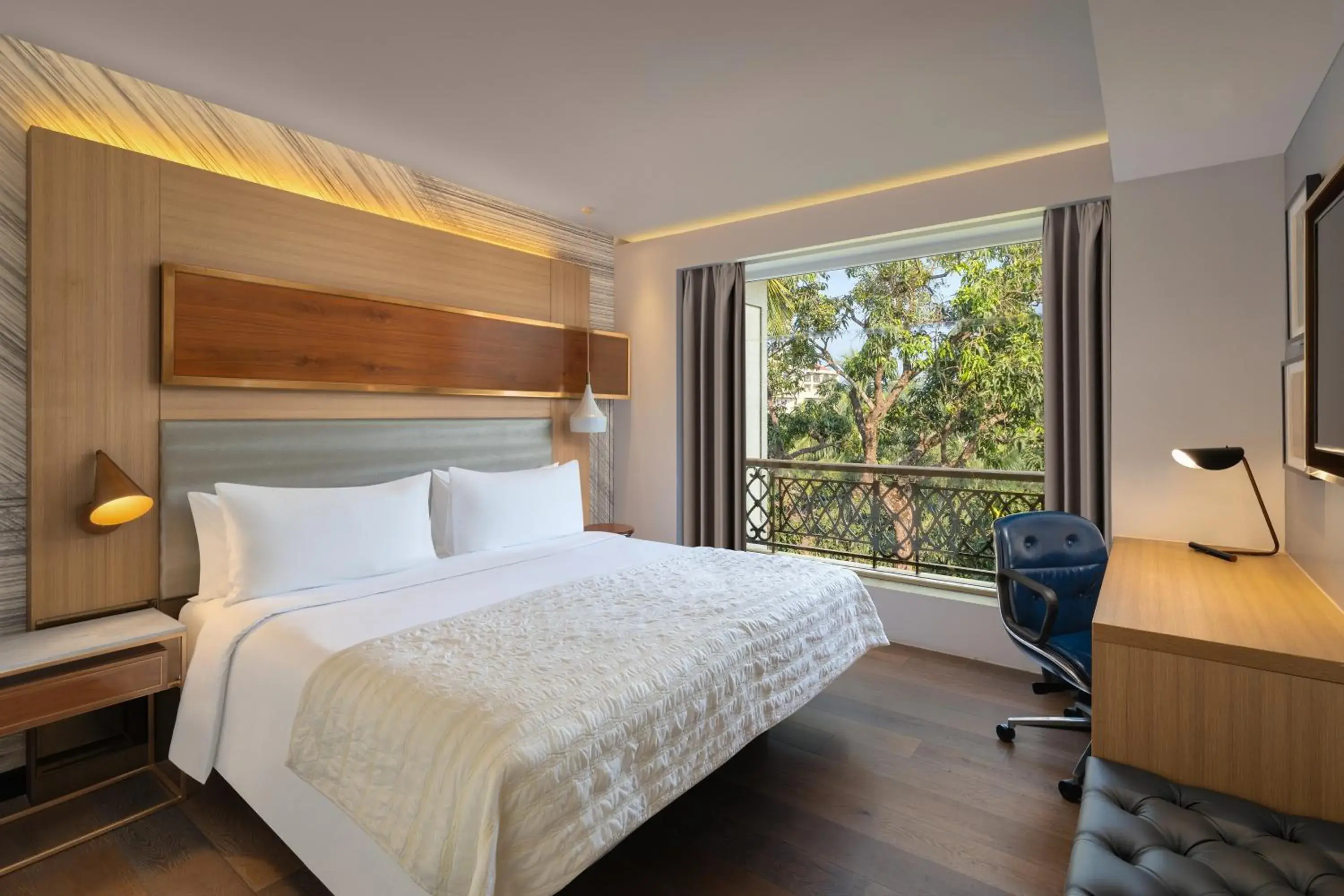 Classic Room with King Bed - Complimentary beer/mocktail of the day on arrival in Le Meridien Goa, Calangute Classic Room with King Bed - Complimentary beer/mocktail of the day on arrival in Le Meridien Goa, Calangute