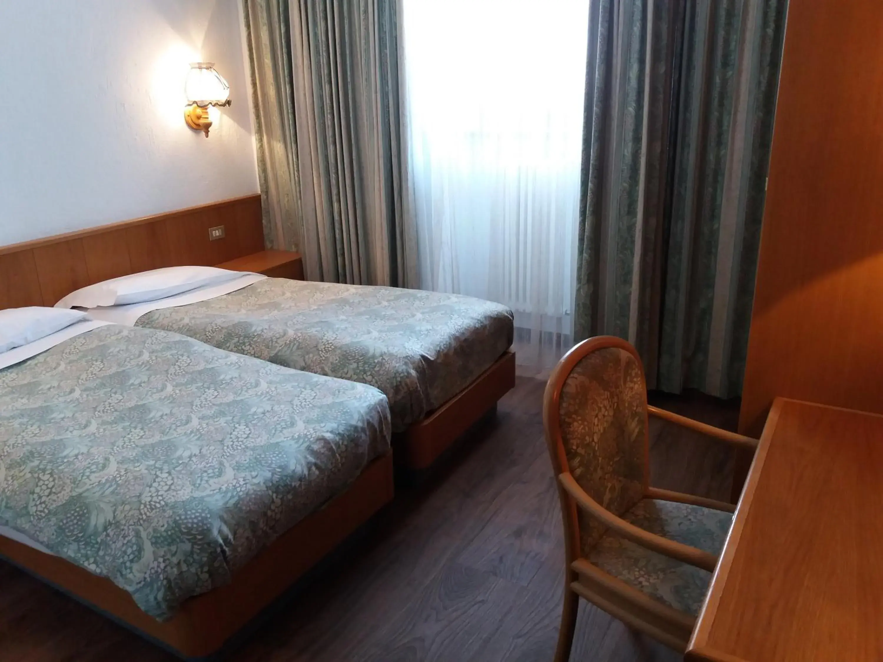 Twin Room in Hotel Ottoz Meublé Twin Room in Hotel Ottoz Meublé