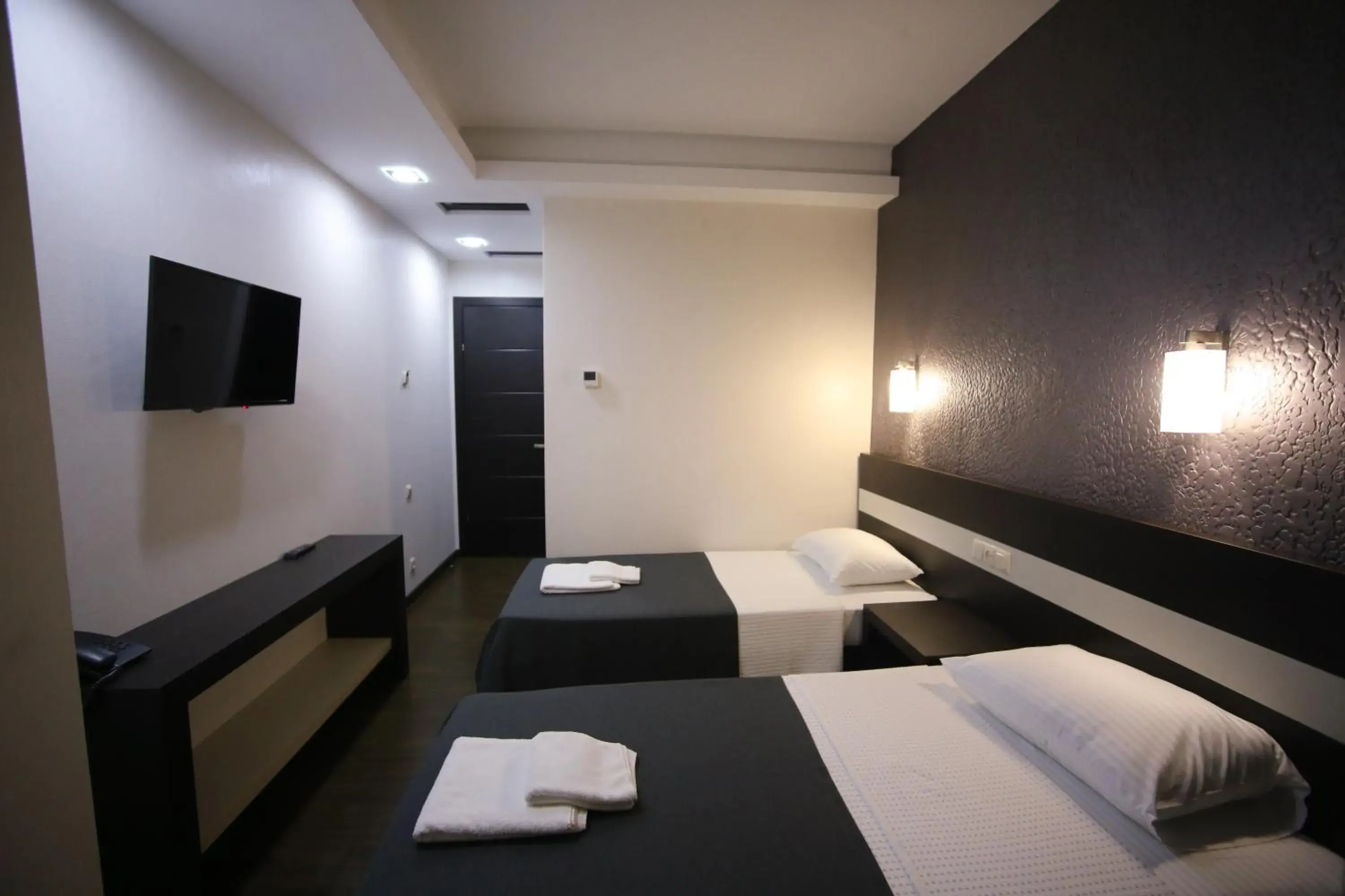 Single Room with Bathroom - single occupancy in West Tower Hotel Single Room with Bathroom - single occupancy in West Tower Hotel