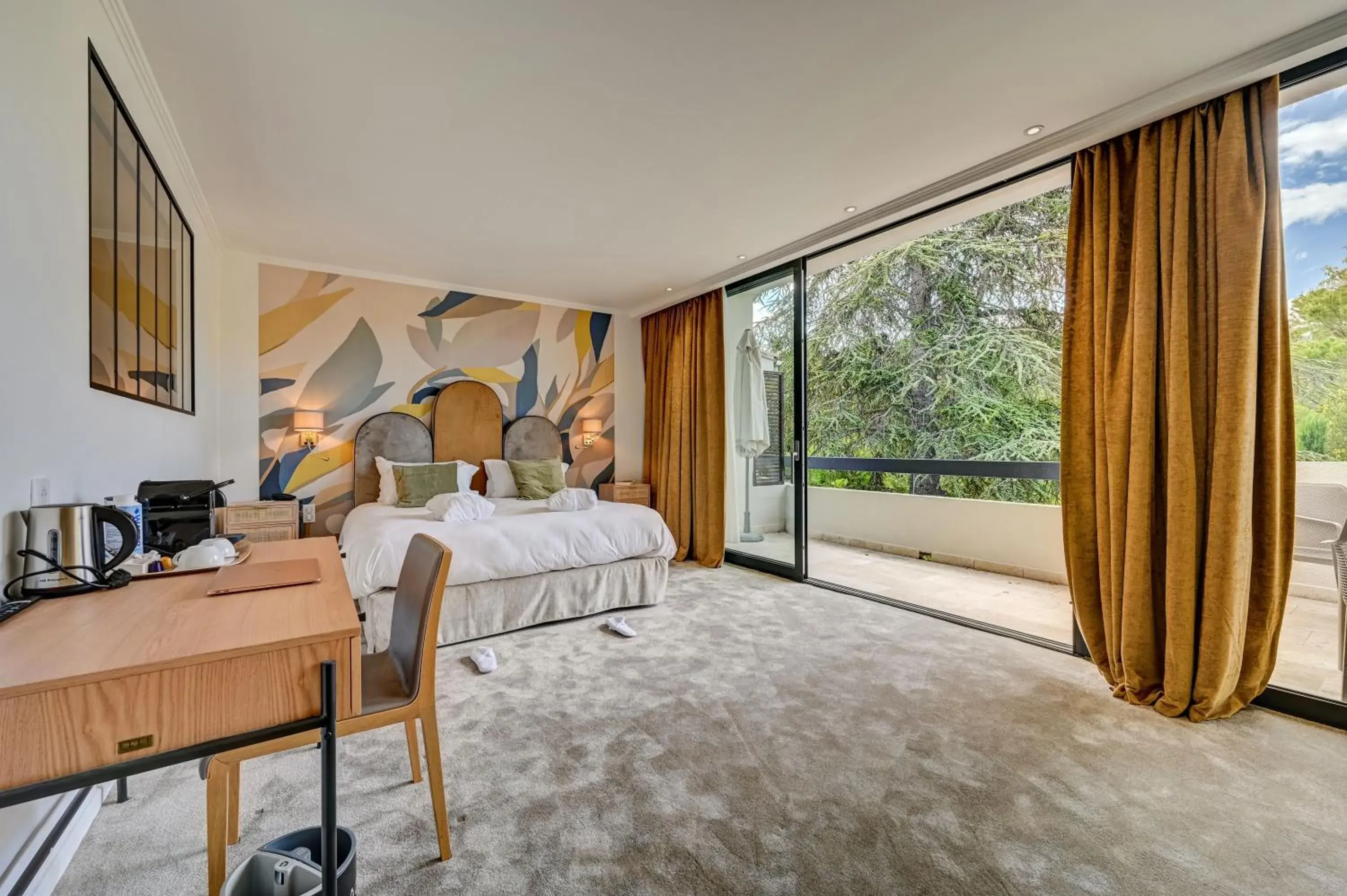 Privilege Queen Room with Sofa Bed - Non-Smoking in Best Western Sévan Parc Hôtel Privilege Queen Room with Sofa Bed - Non-Smoking in Best Western Sévan Parc Hôtel