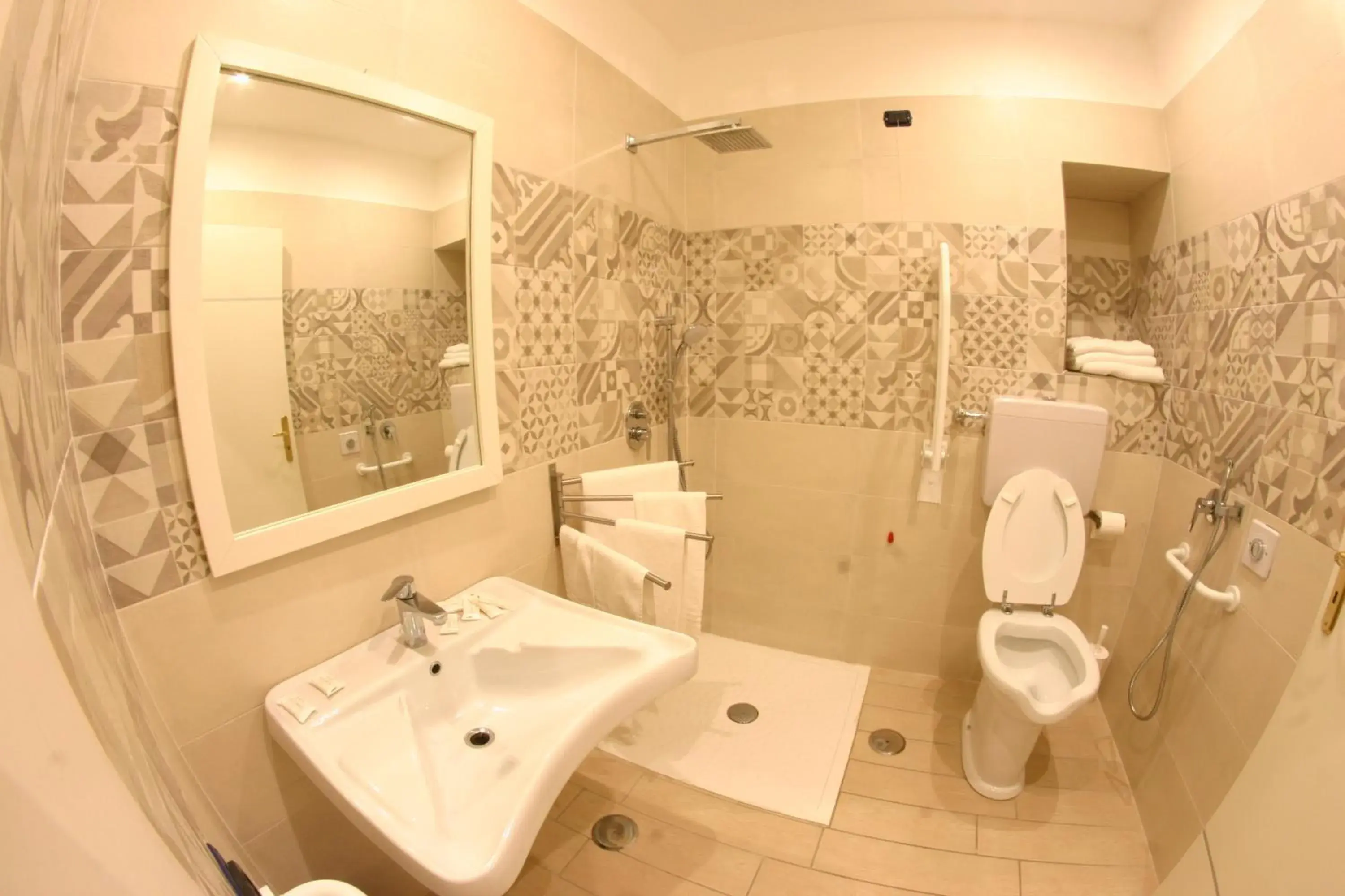 Quadruple Room in Hotel Chic Quadruple Room in Hotel Chic