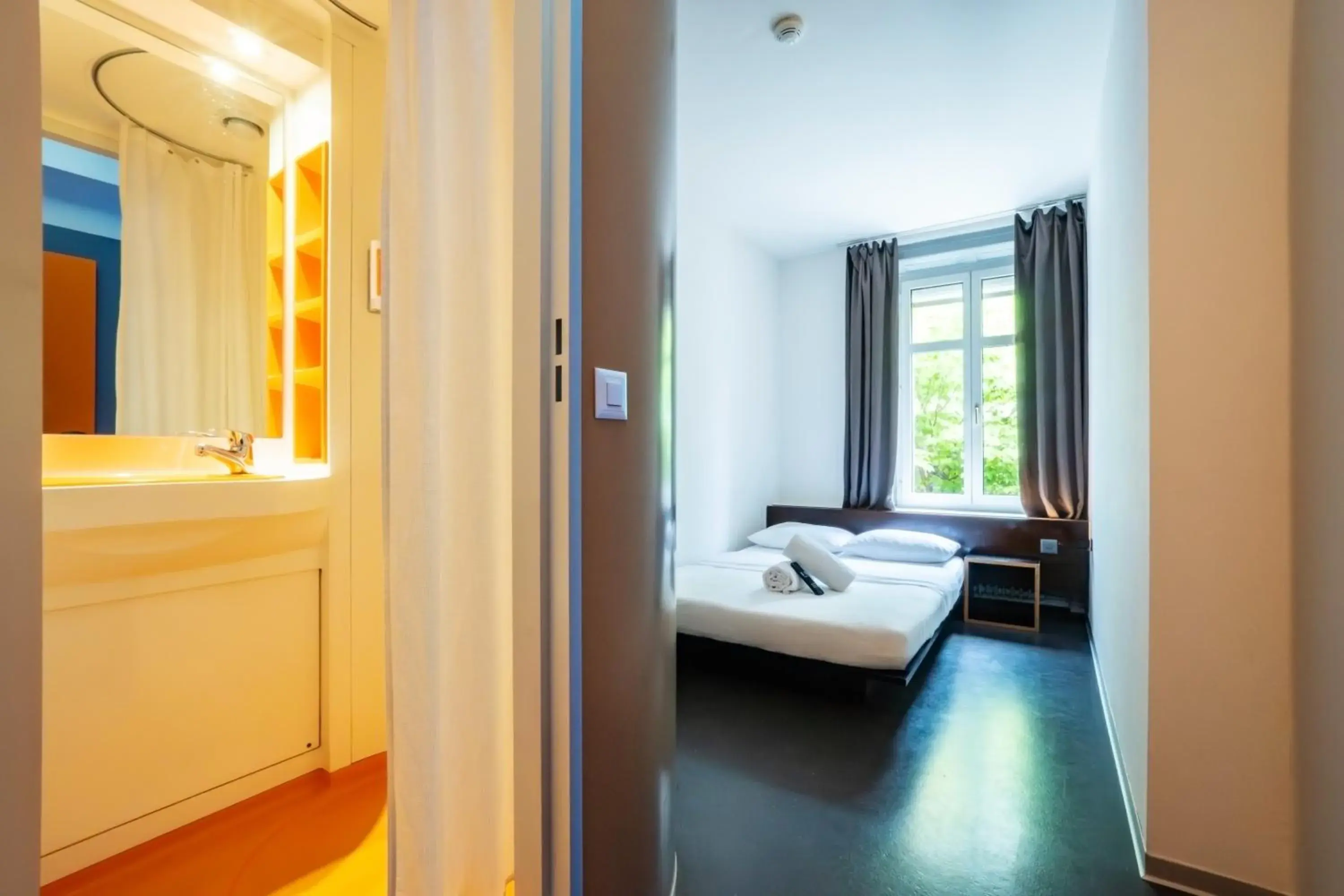 Economy Double Room for 1- 2 People in easyHotel Zürich City Centre Economy Double Room for 1- 2 People in easyHotel Zürich City Centre