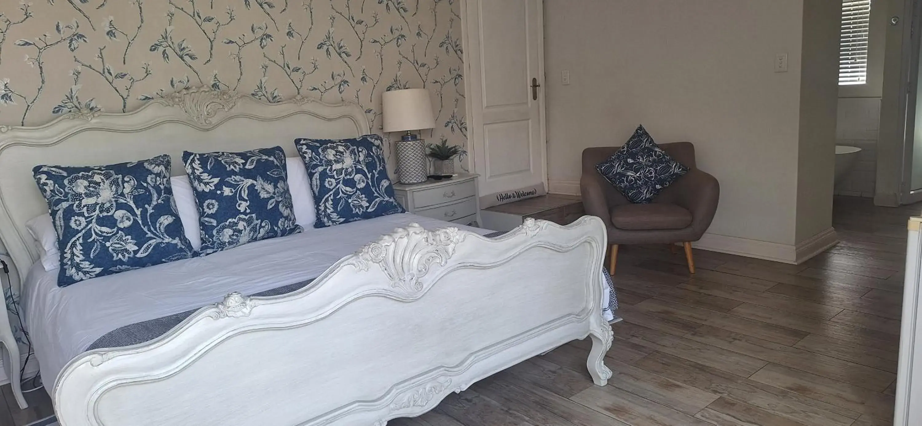 Superior King Room - single occupancy in Ocean Hideaway Bed and Breakfast Superior King Room - single occupancy in Ocean Hideaway Bed and Breakfast