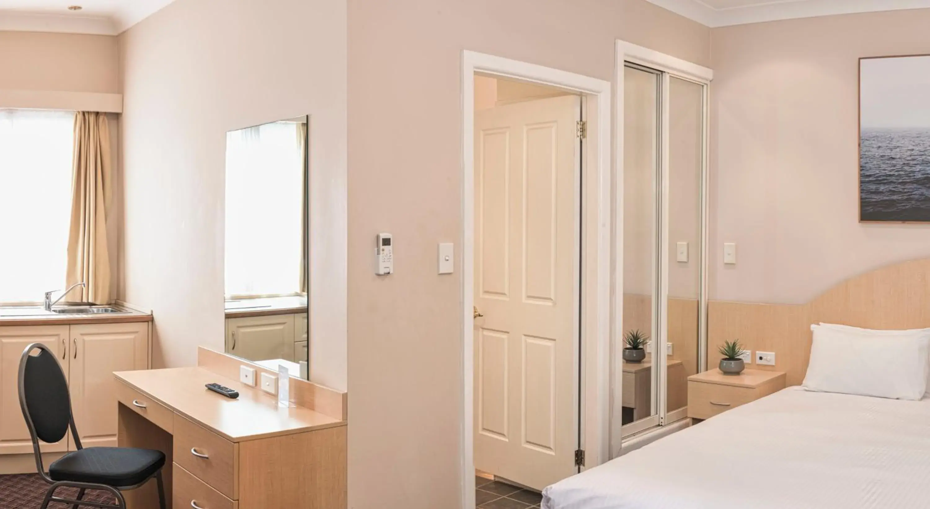 Superior King Room in Blue Mountains Heritage Motel Superior King Room in Blue Mountains Heritage Motel