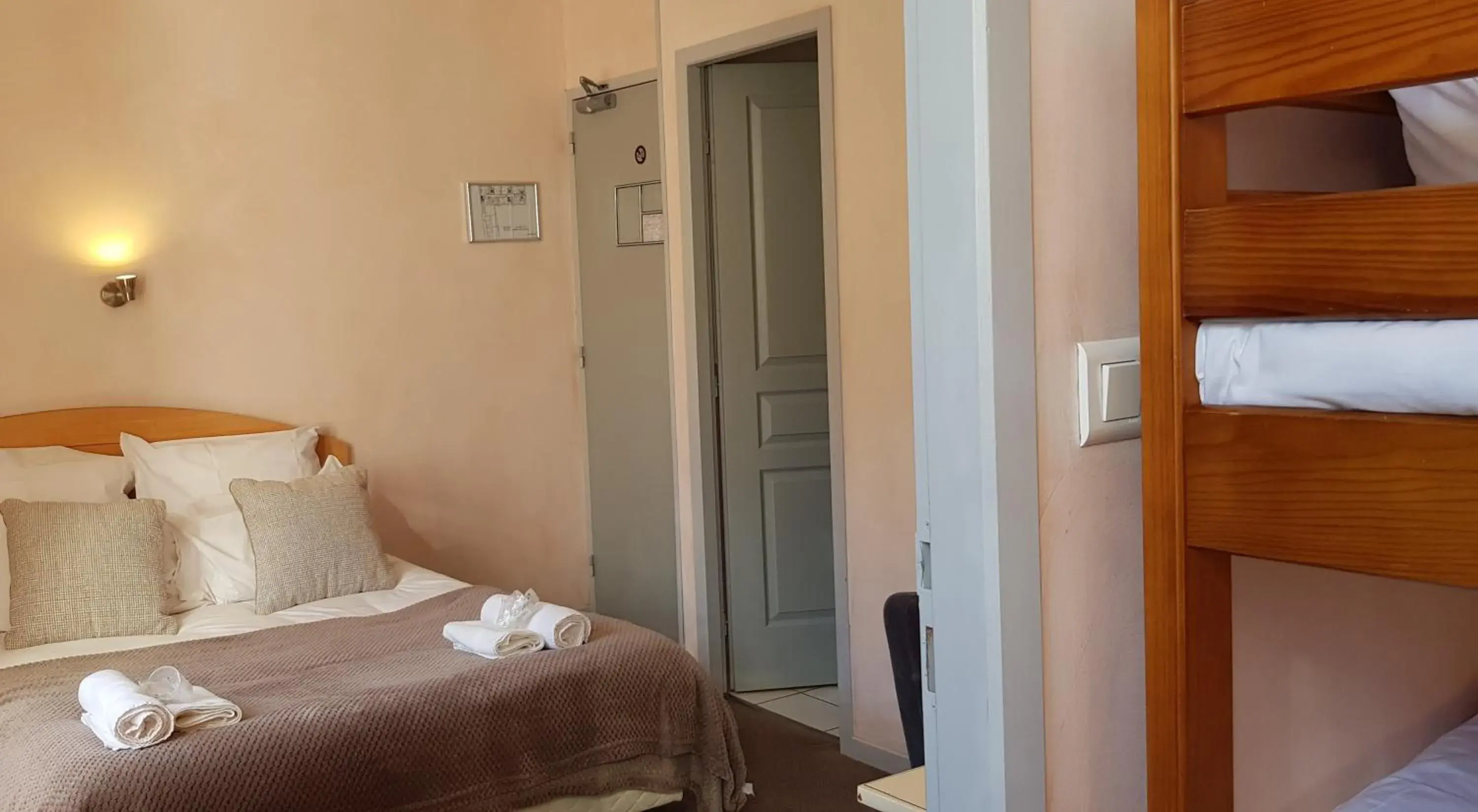 Family Room in Hôtel Terminus Family Room in Hôtel Terminus